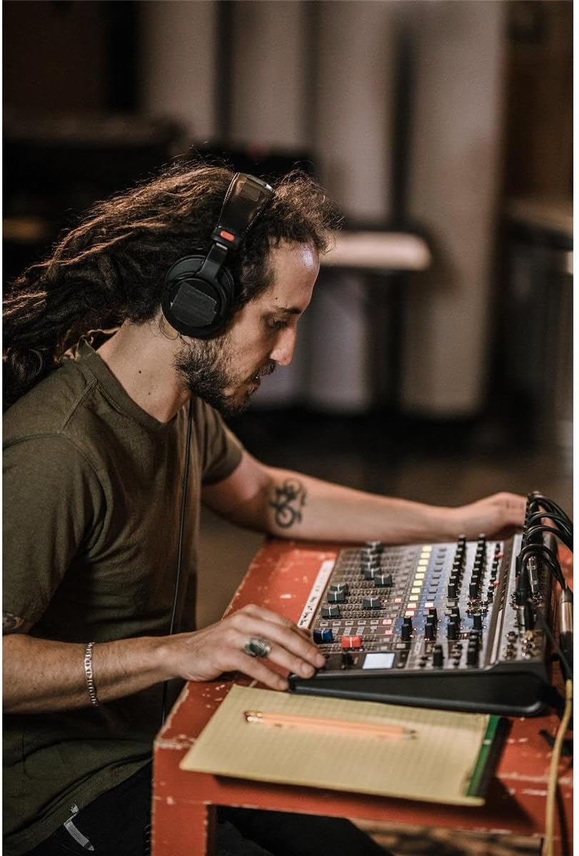 Zoom L-12 -Channel Mixer - Powered