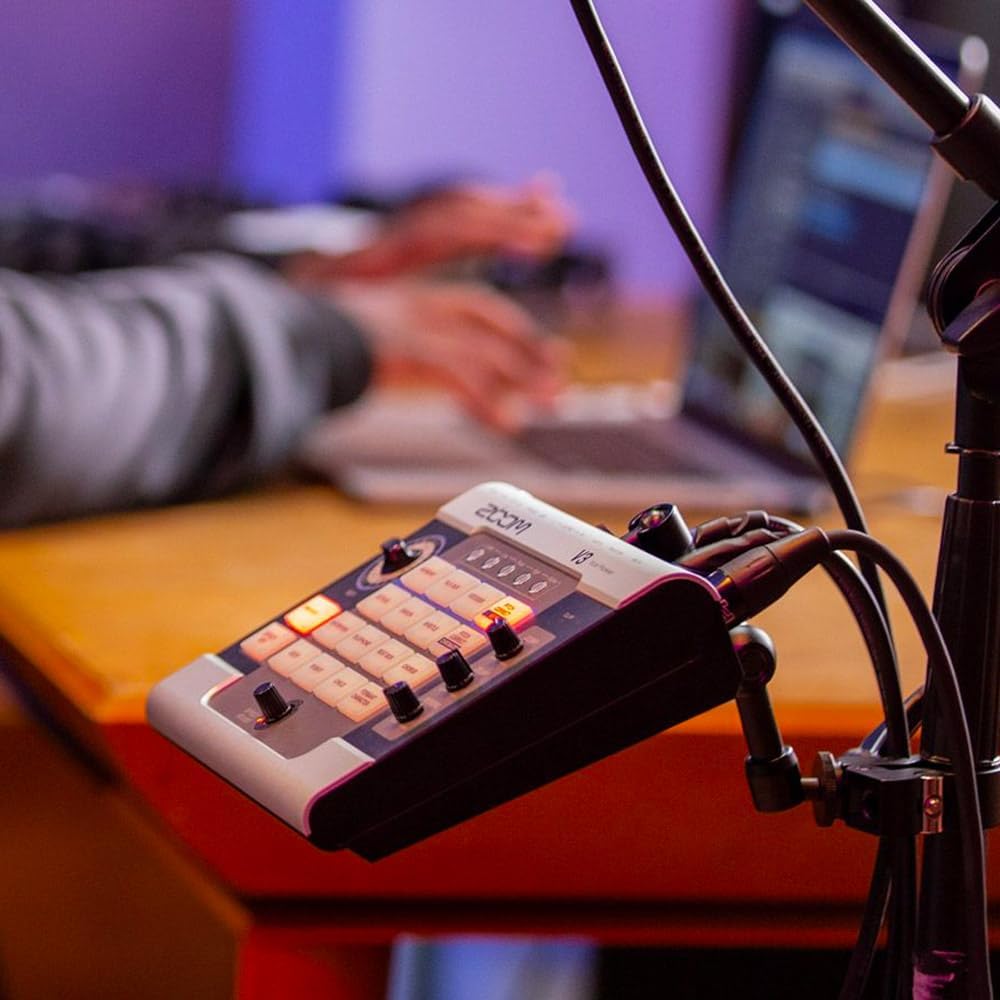 Zoom V3 Vocal Processor, Vocal Effects Pedal, 3-Part Harmony, Pitch Correction, 16 Studio Grade Effects, Battery Powered, for Streaming and Recording