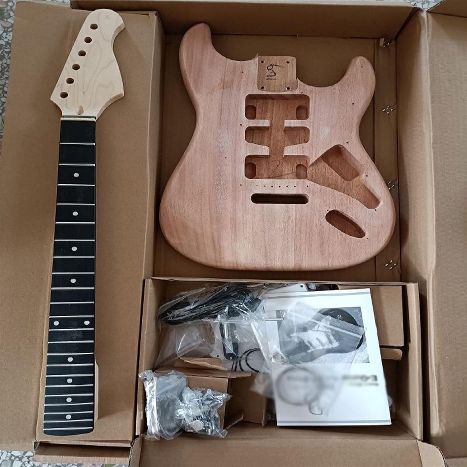 DIY Electric Guitar Kit Electric Guitar Assembly Kit DIY Guitar Modification 6-String Electric Guitar Full Set of Accessories 22 Frets