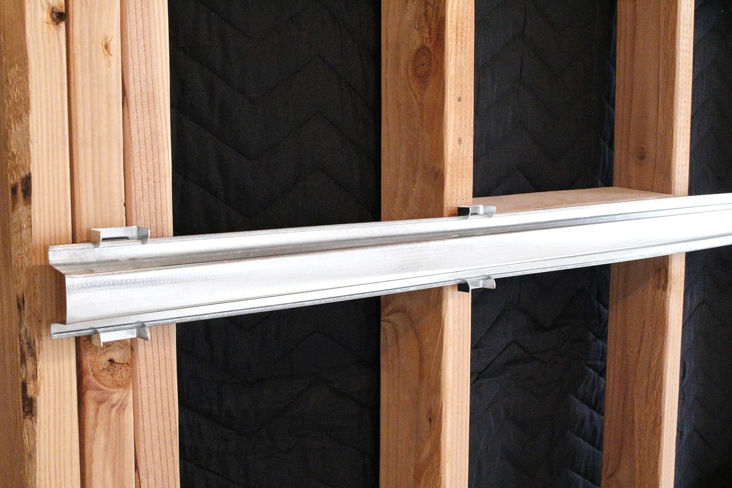 Premium Sound Isolation Clips - Pack of 200 - Ideal for Soundproofing Walls and Ceilings - Decouple Walls and Ceilings - Floating Room - Home, Office, Recording Studio, Apartments (200)