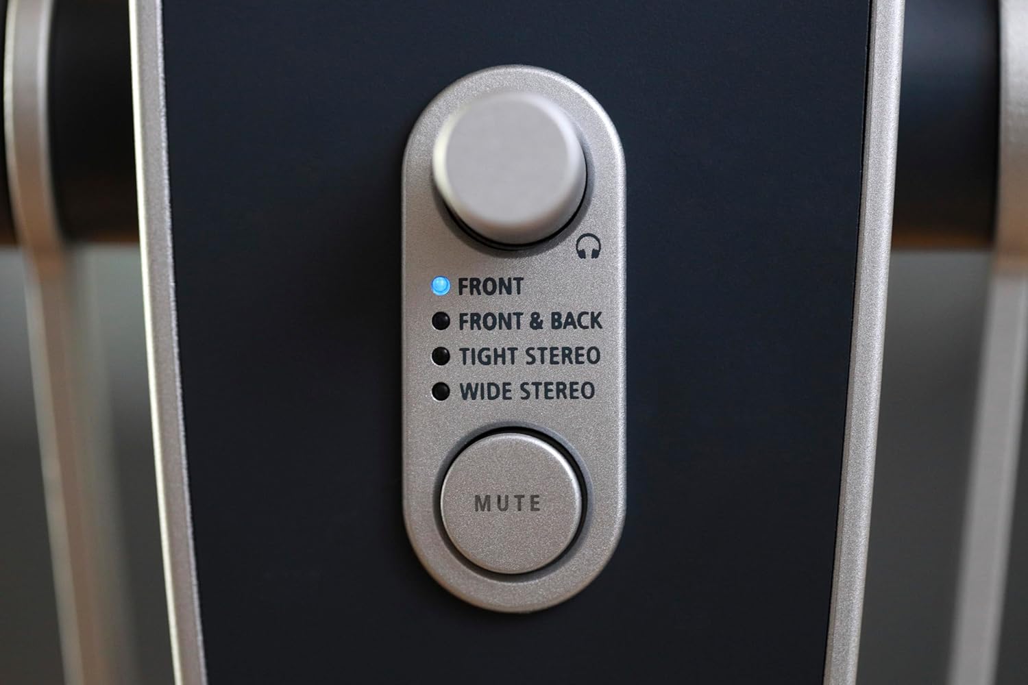 AKG Pro Audio Lyra Ultra-HD USB C Microphone for Recording, Streaming, Gaming, Podcasting, ASMR on PC and Mac, Condenser Mic for Laptop or Computer, Adjustable Stand, Plug and Play – Blue and Silver