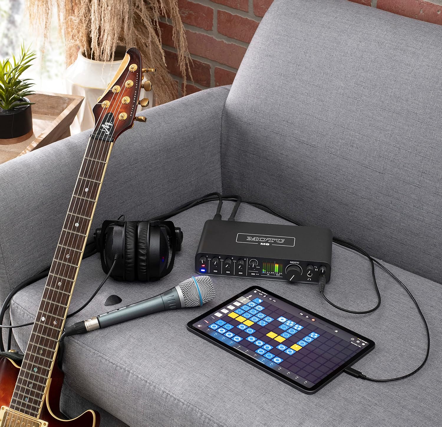 MOTU M6 6x4 USB-C Audio Interface with Studio-Quality Sound