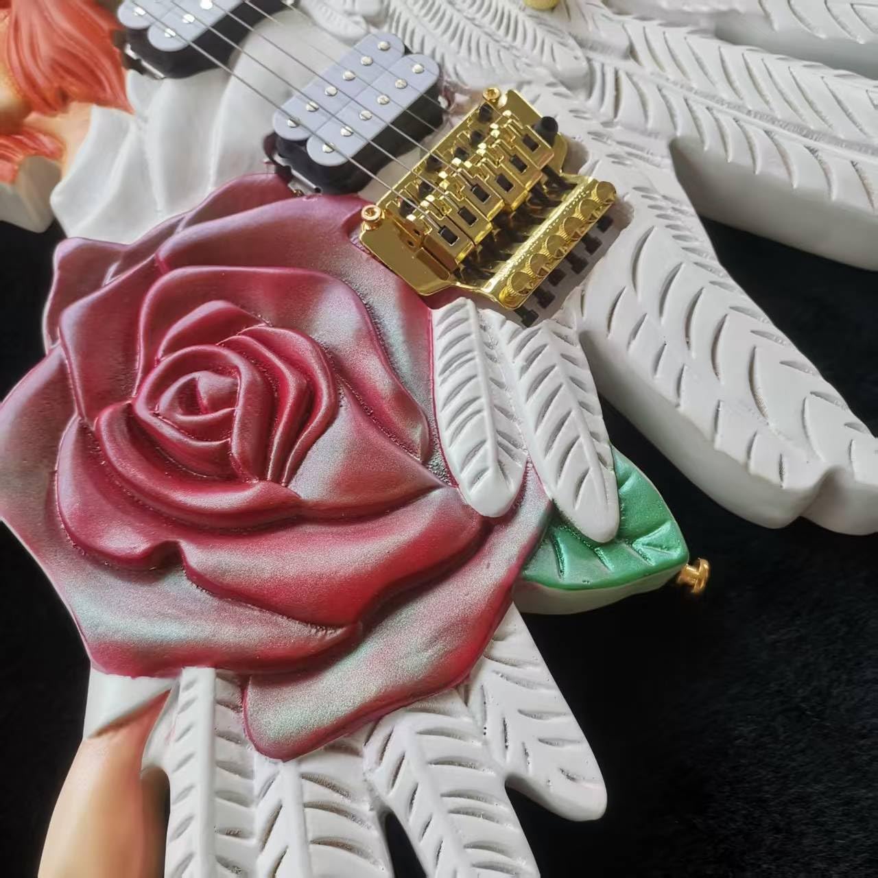 Hand Made Electric Guitar Angel Rose Inlay Body Abalone Flower Inlay Fretboard Gold Tremolo Bridge Whammy Bar (rose angel)