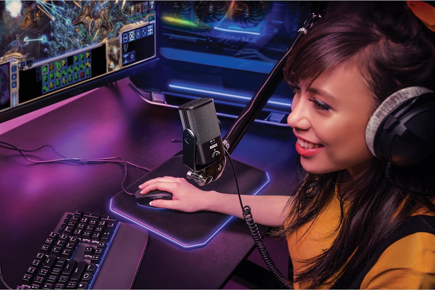 Rode NT-USB Mini USB Microphone for Podcasting, Streaming, Gaming and Vocal Recording with Rode SC17-Blue USB-C to USB-C Cable (5')