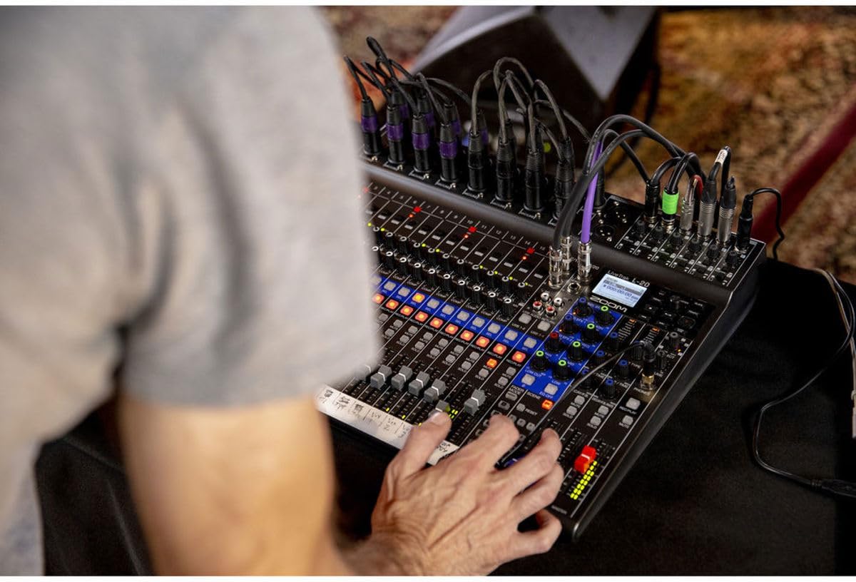 Zoom LiveTrak L-20