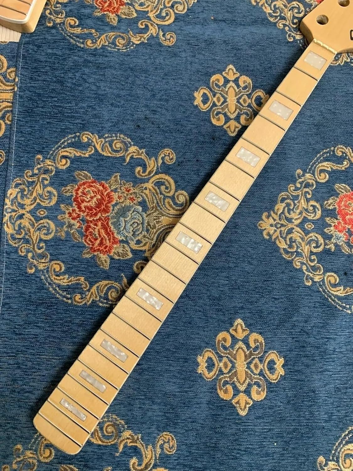 34Inch 20Fret JAZZ BASS Neck Canada Maple Glossy Paint Classic Inlay Durable Replacement For DIY&Upgrade