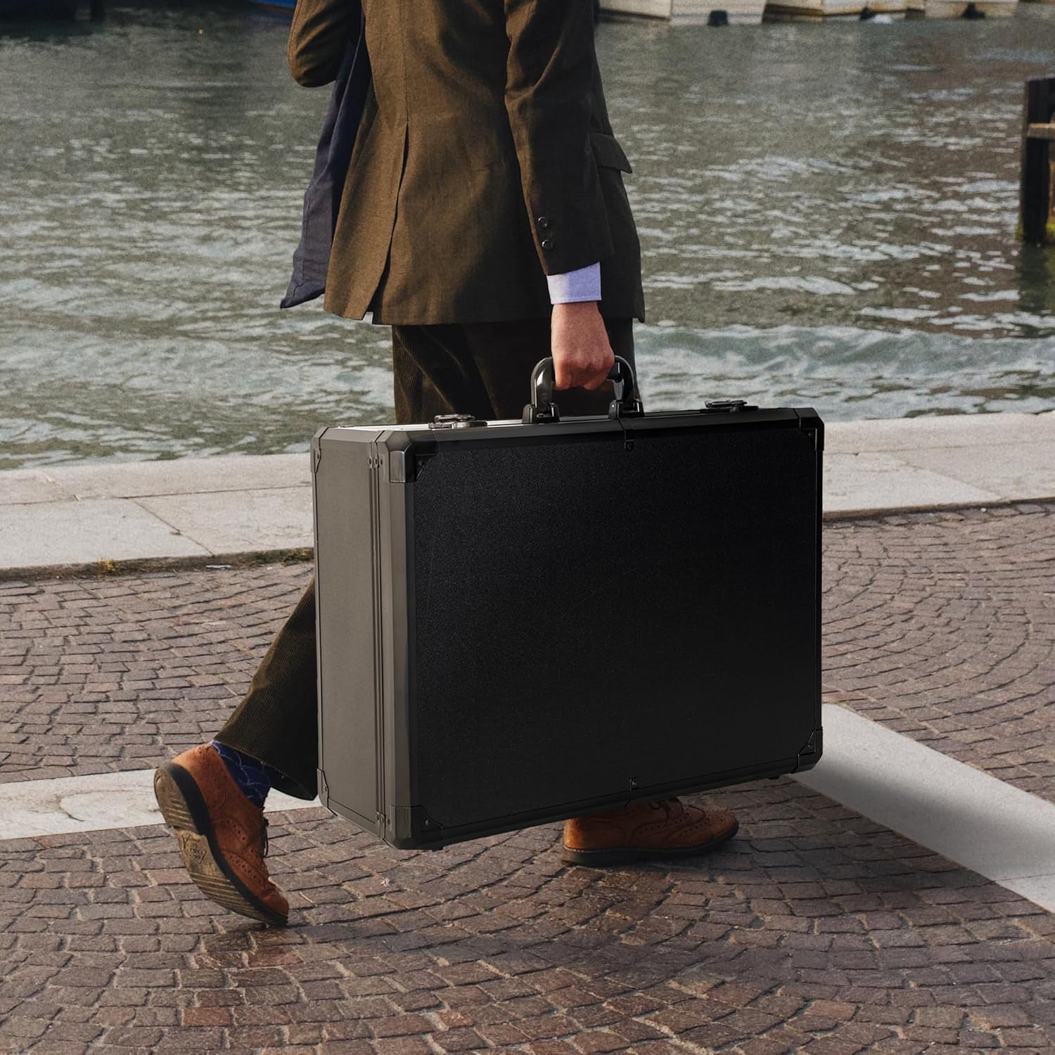 23 Inch Aluminum Carrying Case 23 X 16.5 X 8.6 Inch Ideal for Microphone & Camera Gear Transportation, DJ Mixer Case with Customizable Pre-Diced Foam, Black