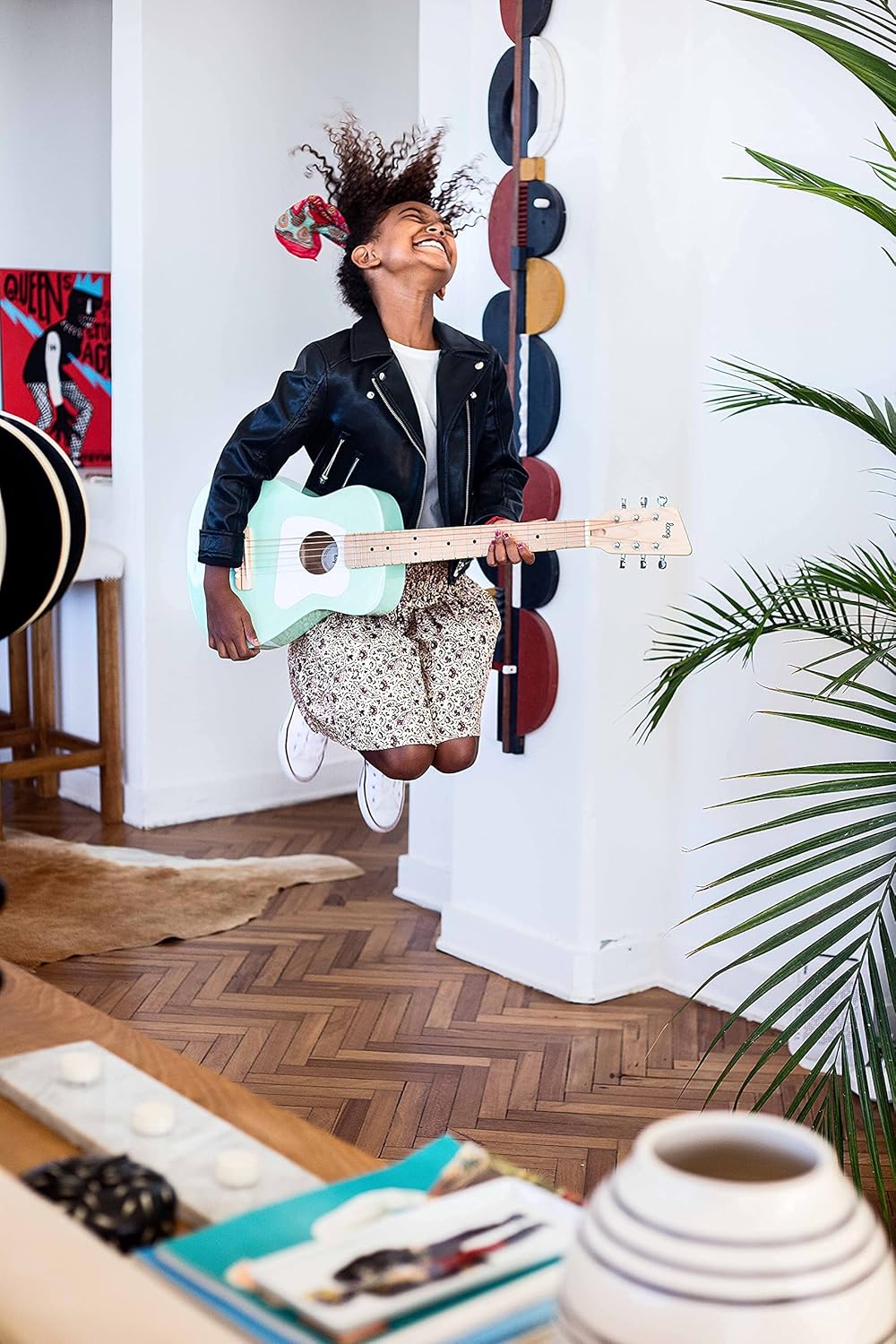 Loog Pro VI Acoustic kids real guitar for Beginners Compact size Ages 9+ Learning app and Lessons included