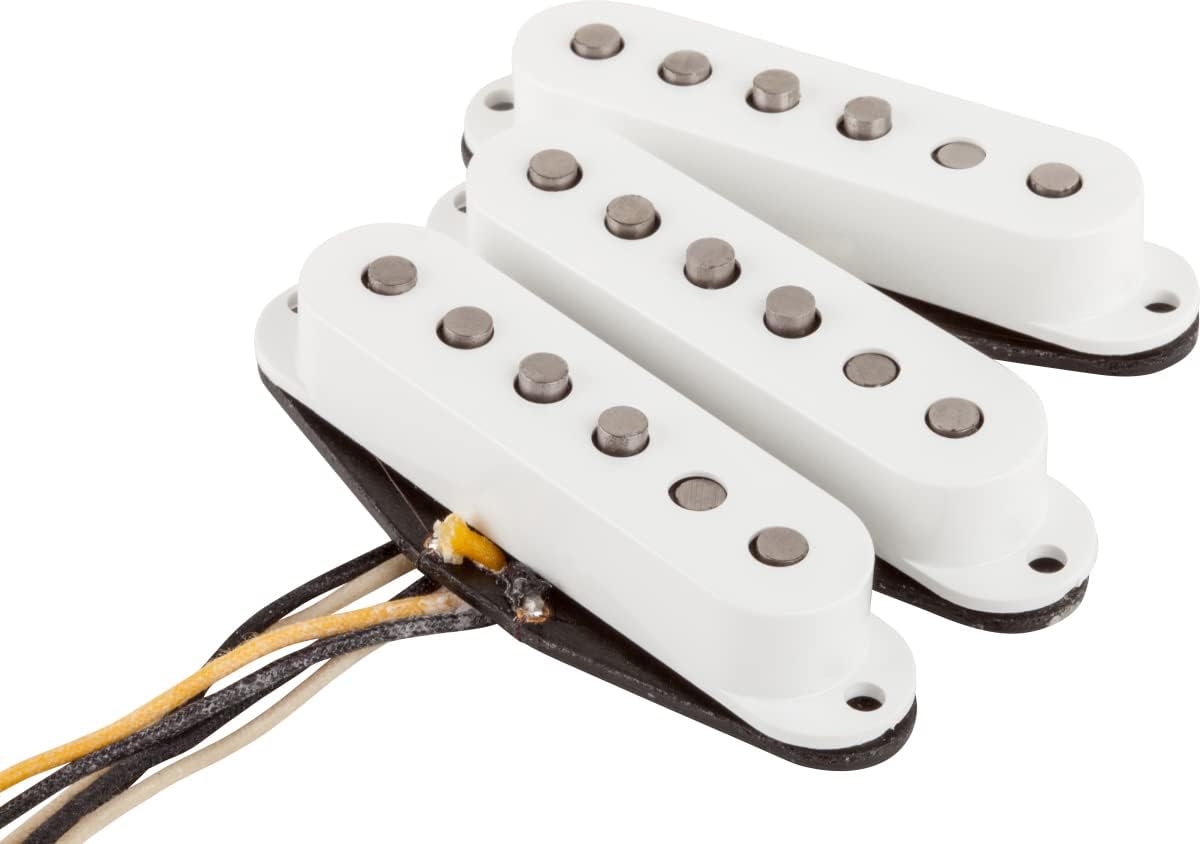 Fender Custom Shop Texas Special Stratocaster Pickups - White Bundle with Instrument Cable