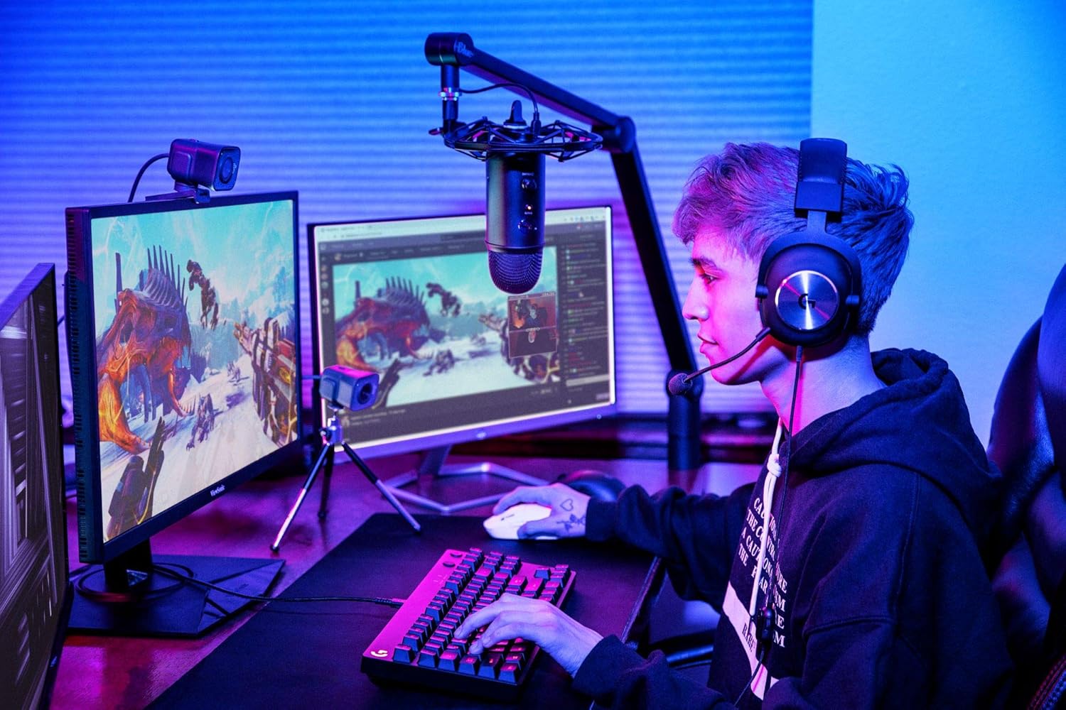 Blue Microphones Compass Premium Tube-Style Microphone Broadcast Boom Arm with Internal Springs, Desktop Clamp and Built-in Cable Management for Recording, Gaming, Streaming, Podcasting - Black