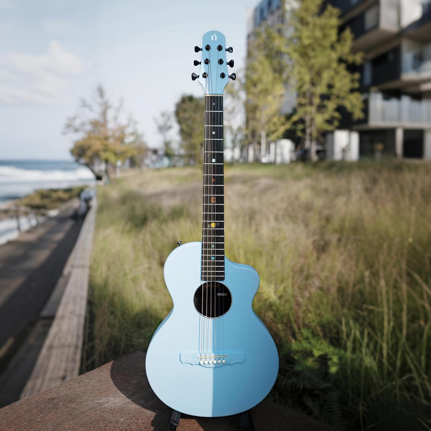 Natasha Asteroid Carbon Fiber 38-inch Folk Guitar（Ocean Blue）,Acoustic Guitars/Travel Guitars,Integrated Casting With Carbon Fiber Composite Material, light and portable.