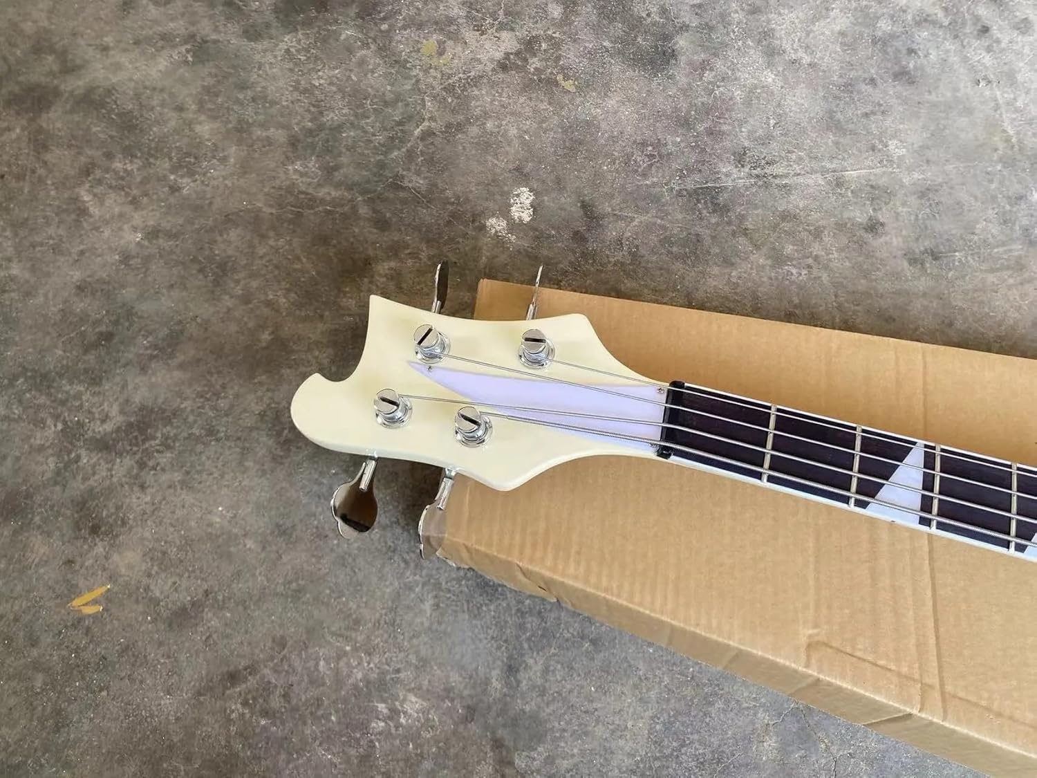 4-String Electric Bass Guitar - Classic Cream White Gloss Finish, 22-Fret Rosewood Fretboard