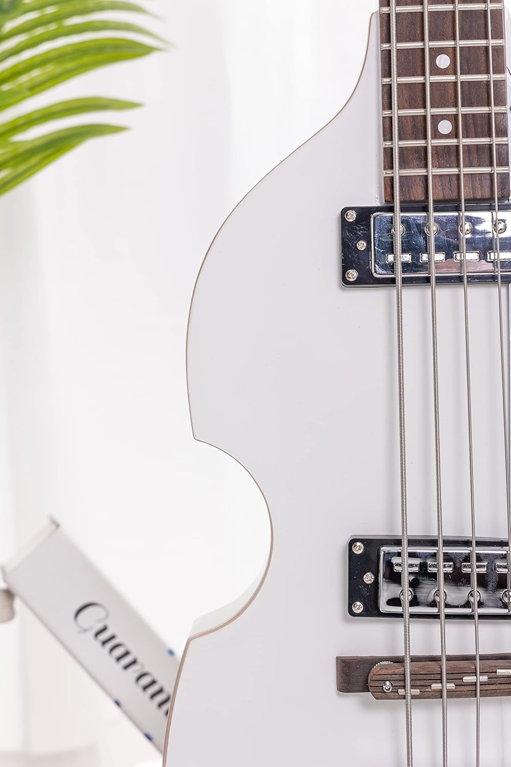 Electric Bass Guitar,4 Strings Rigth handed with Maple Body and Nece Rosewood Fretboard,White