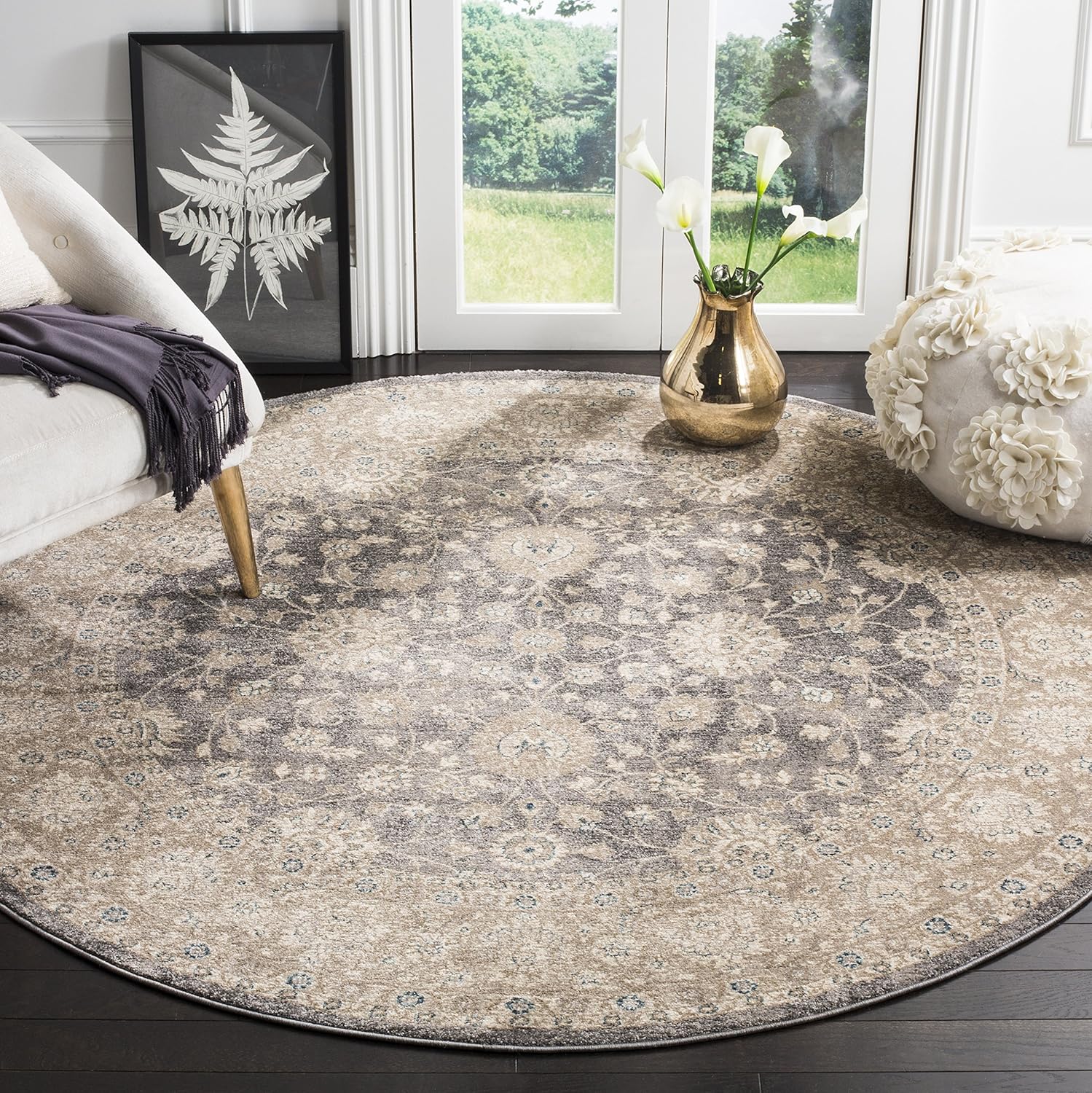 SAFAVIEH Sofia Collection Area Rug - 6'7