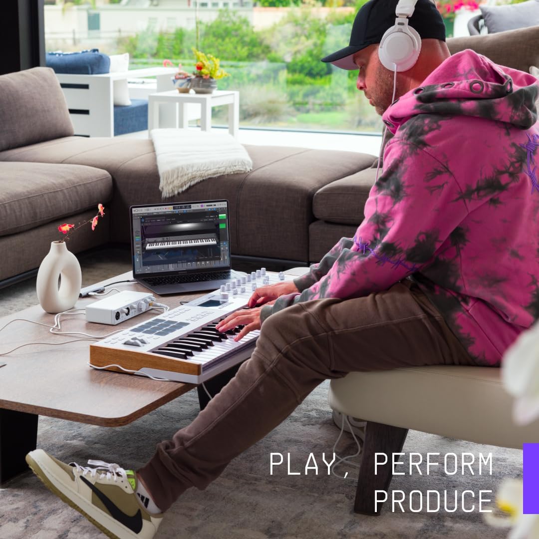 Arturia MiniFuse 1 - Compact USB Audio Interface with Creative Software for Recording, Production, Podcasting, Guitar - White