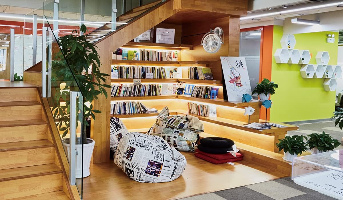 Vento VIVI-DC 10 In. Wall Mount Swivel fan with Folding Arm (White)