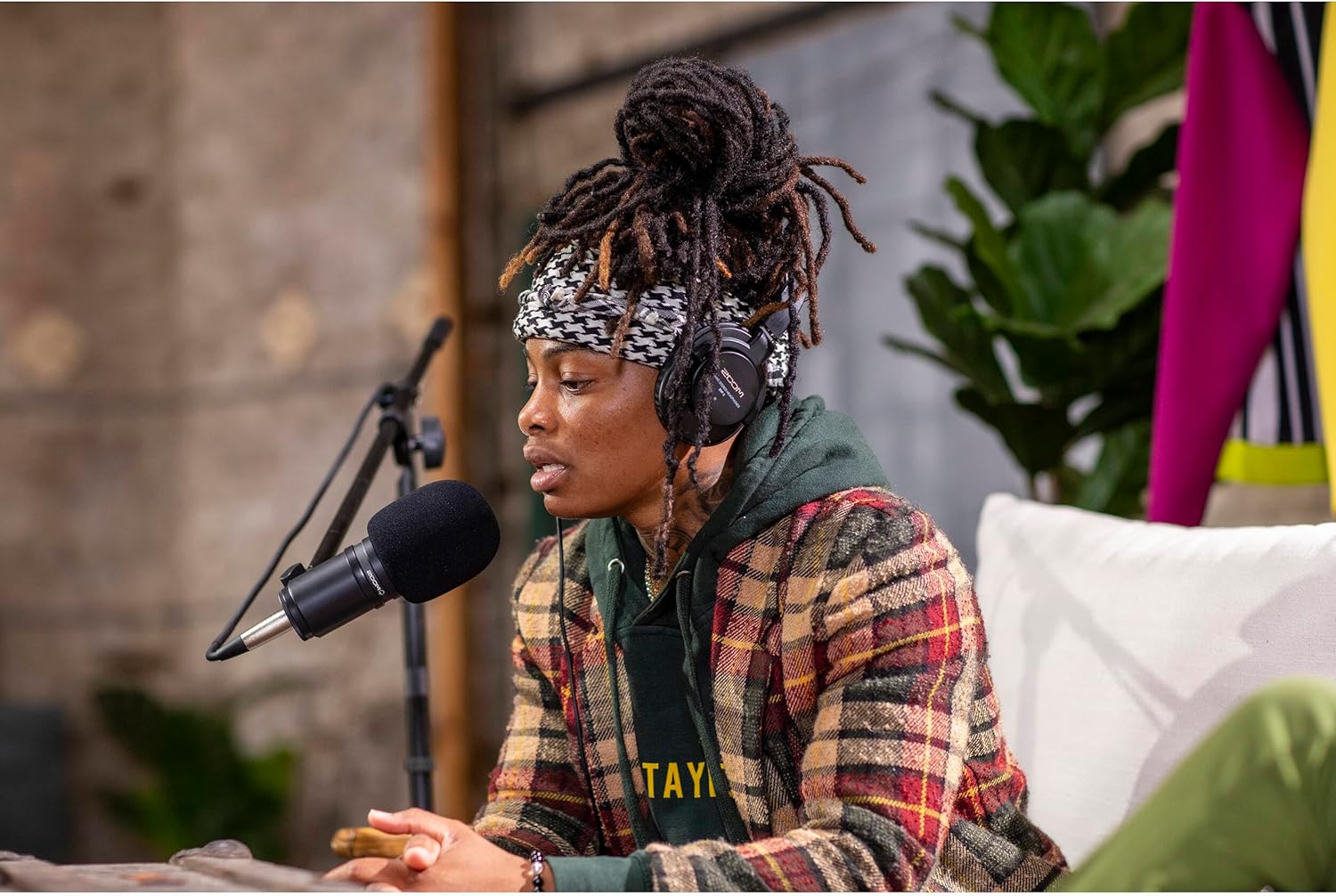 Zoom ZDM-1 Dynamic Podcasting Microphone with On-Stage Stands MS7701B Tripod Mic Stand and XLR Cable