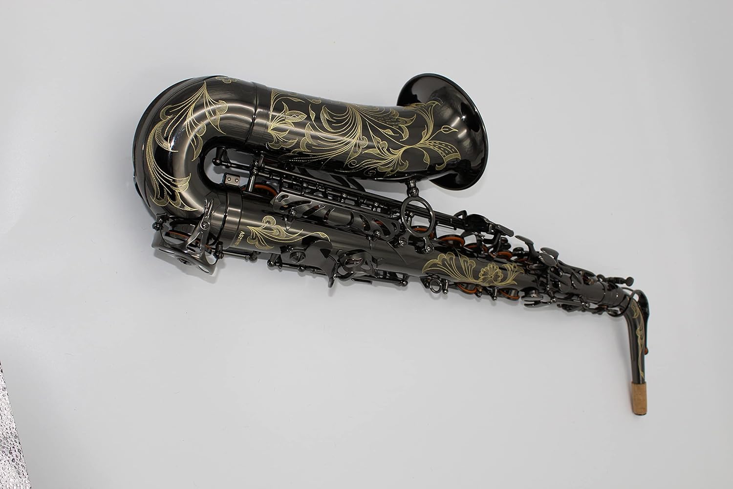 Pro use shiny black nickel plated alto saxophone with rich flower engravings
