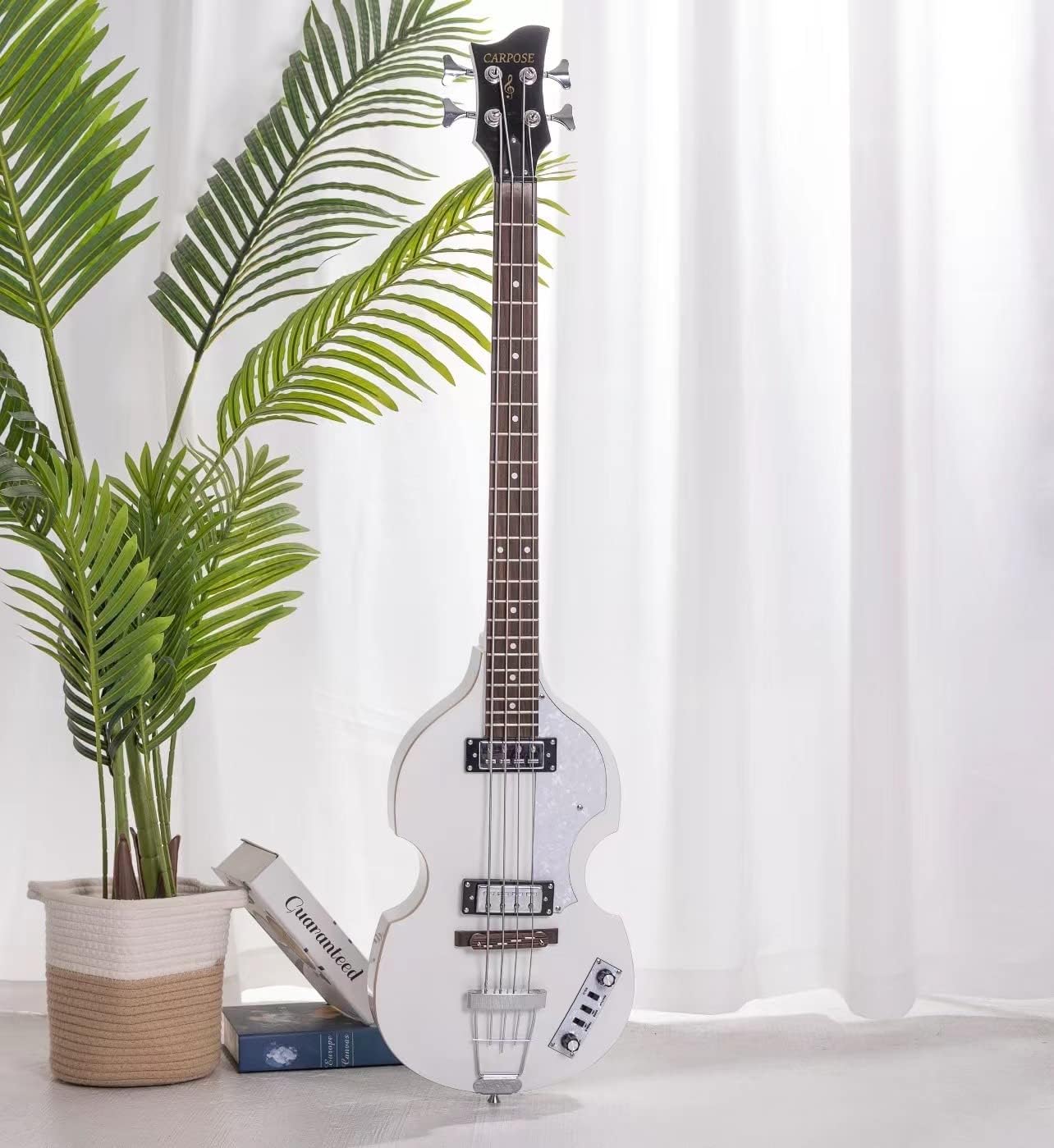 Electric Bass Guitar,4 Strings Rigth handed with Maple Body and Nece Rosewood Fretboard,White