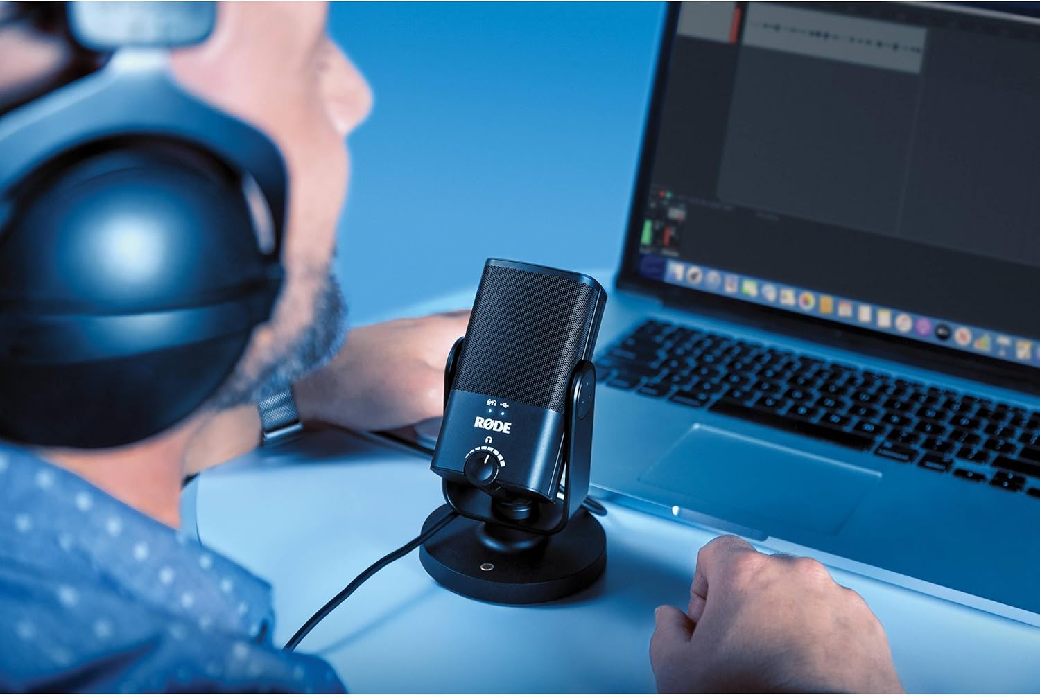 Rode NT-USB Mini USB Microphone for Podcasting, Streaming, Gaming and Vocal Recording with Rode SC17-Blue USB-C to USB-C Cable (5')