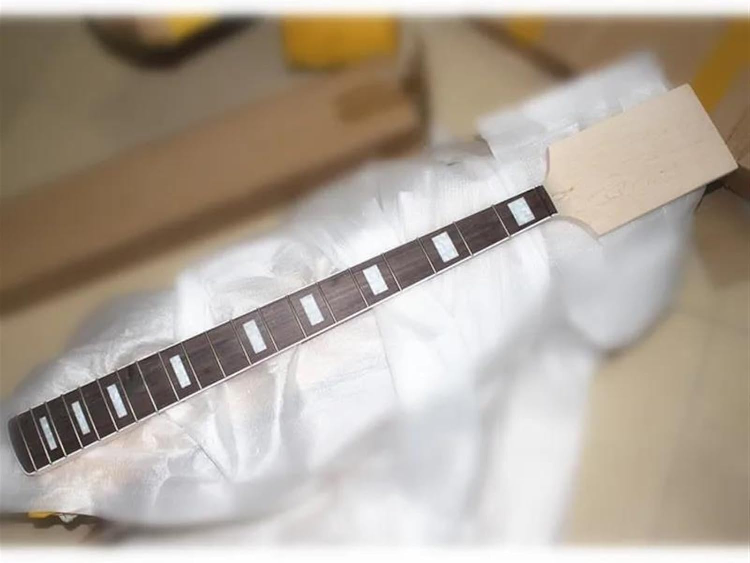 Replacement Guitar Neck 20 Frets Paddle Headstock DIY Maple Electric Bass Guitar Neck Rosewwood Fingerboard Inlay Block Guitar Accessories
