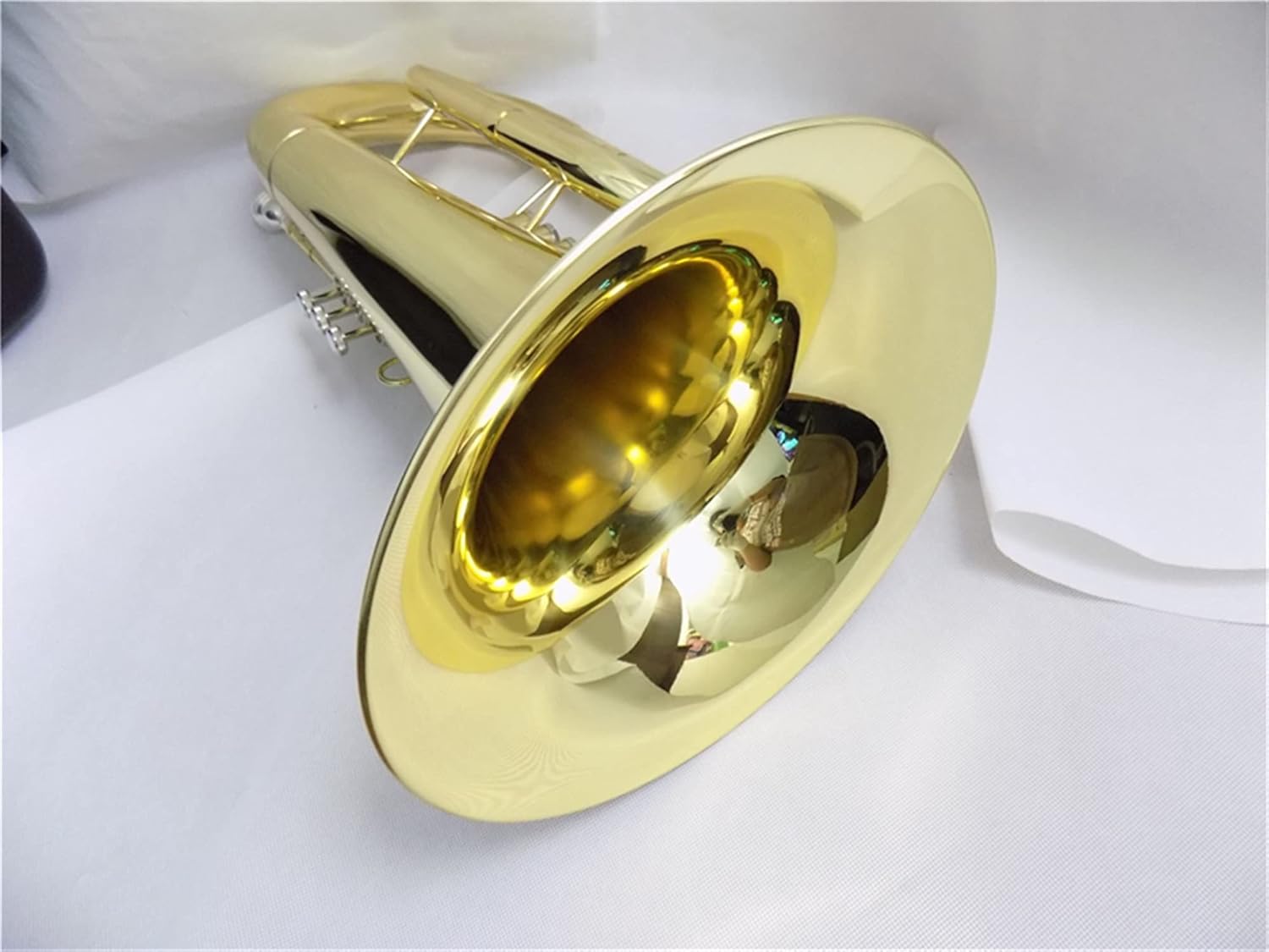 Bb Marching Euphonium Musical Instruments with Case and Mouthpiece Yellow Brass Body Lacquer Finishes Student Euphonium