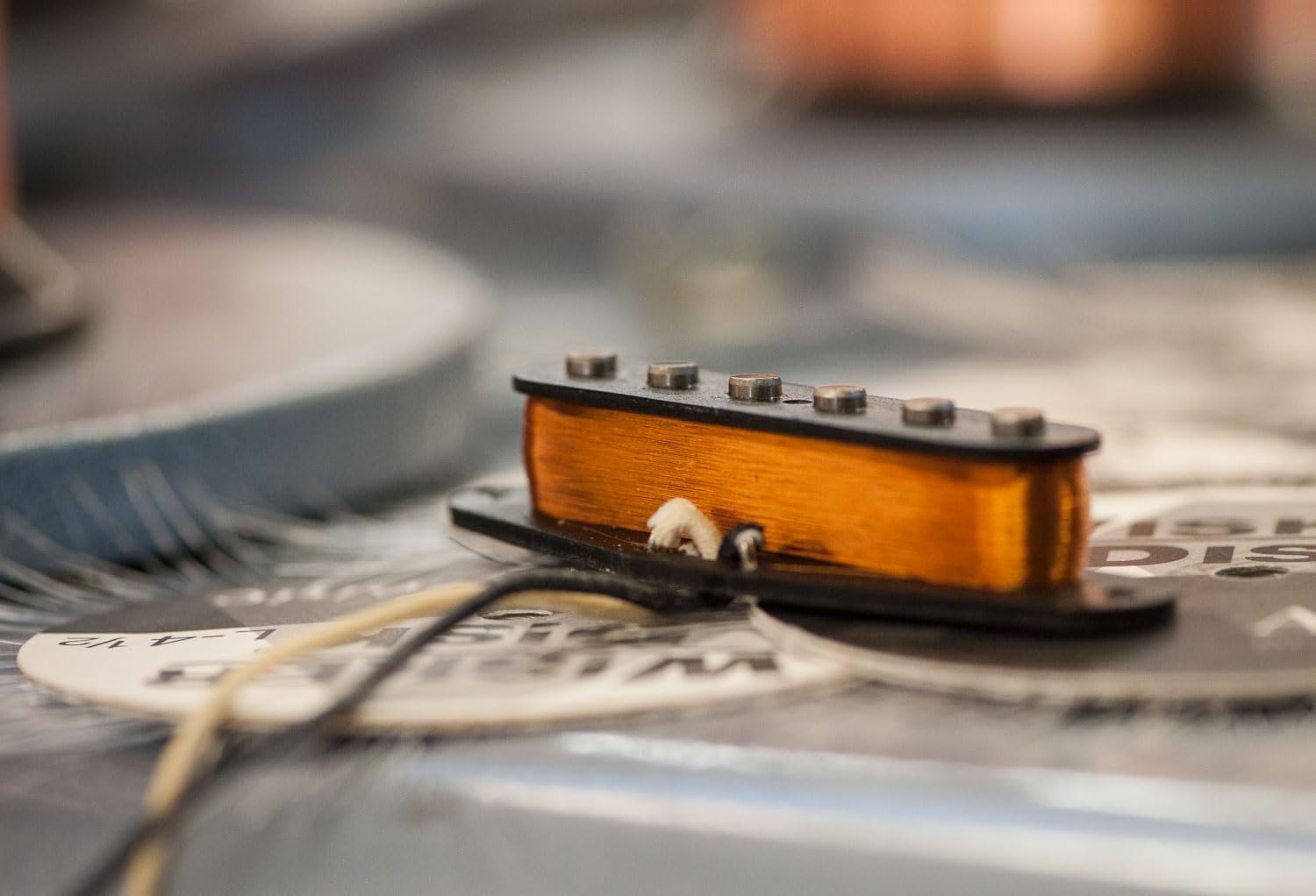 Seymour Duncan Vintage Flat Strat Pickup - Neck/Middle/Bridge Single Coil Pickup for Electric Guitars