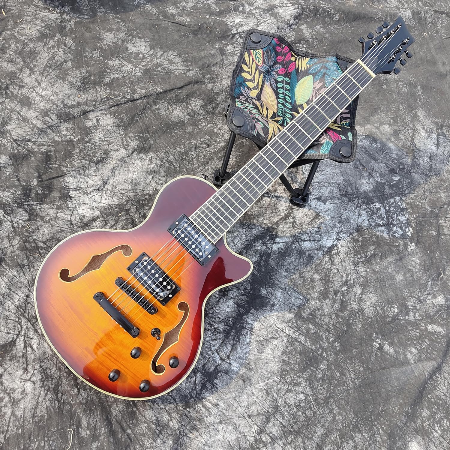 Semi-Hollow Body Electric Guitar,7-string，Sunburst Finish, F-Holes Design，The strings can be locked