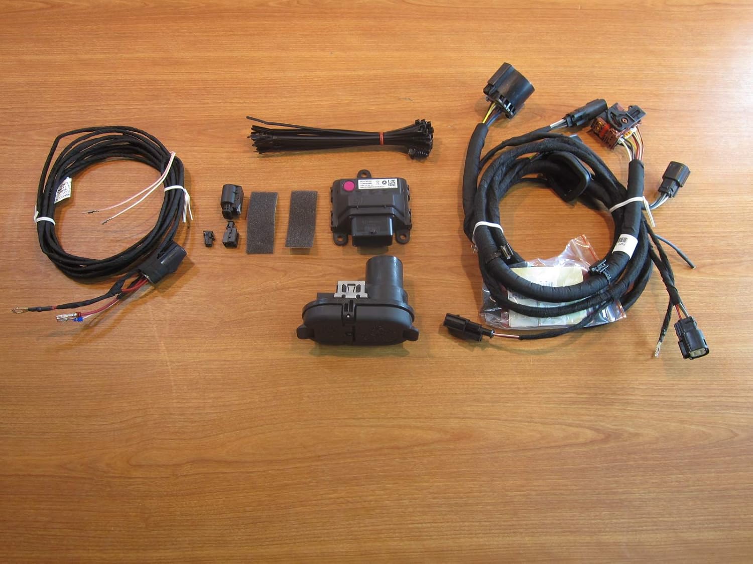 2019-2020 Jeep Cherokee 4 & 7 Way Trailer Tow Wiring Harness New Mopar OEM