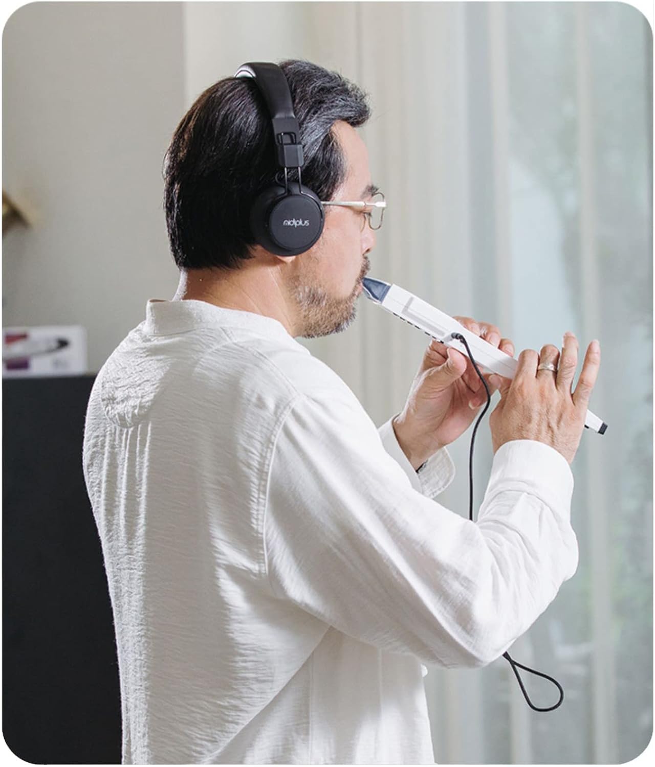 Mini Digital Wind Instrument Electronic Wind instrument with Built-in Battery Charging Mode for Imitation of various musical instrument sounds (White)