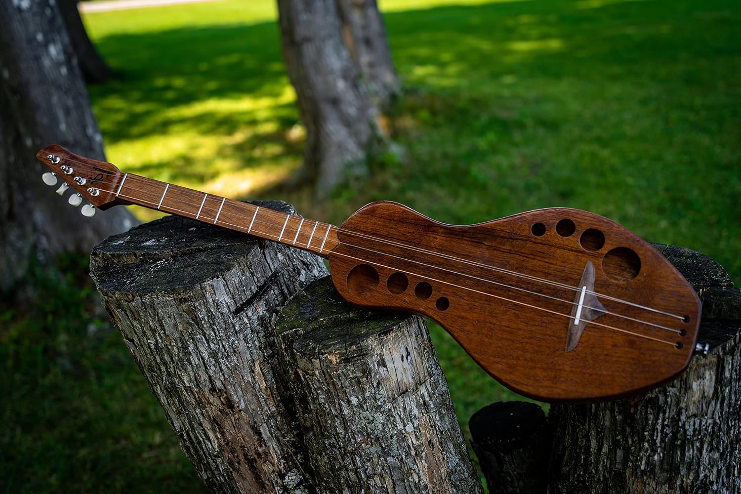 Boondocker Dulcimer Guitar 4-String Diatonic Instrument - Mahogany