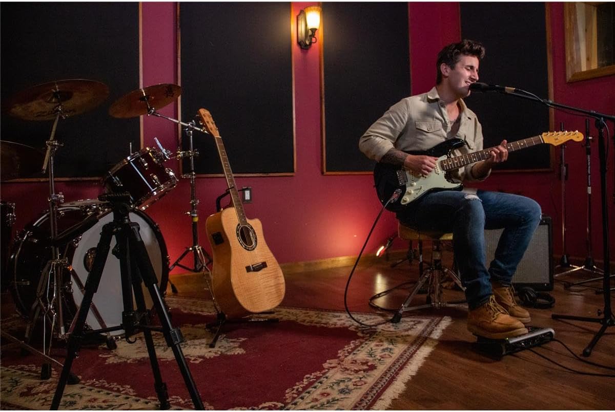 Zoom V6-SP Vocal Processor, Vocal Effects Pedal, Formant Pedal, Harmony, Looper, 10 Studio Grade Effects, For Studio and Live Performance