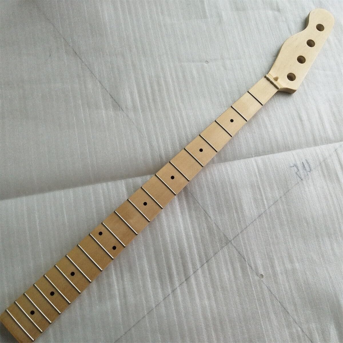 Left Hand/Reverse Head P Bass Guitar Neck 20fret 4string Maple Fingerboard Dot Inlay(Lefty)