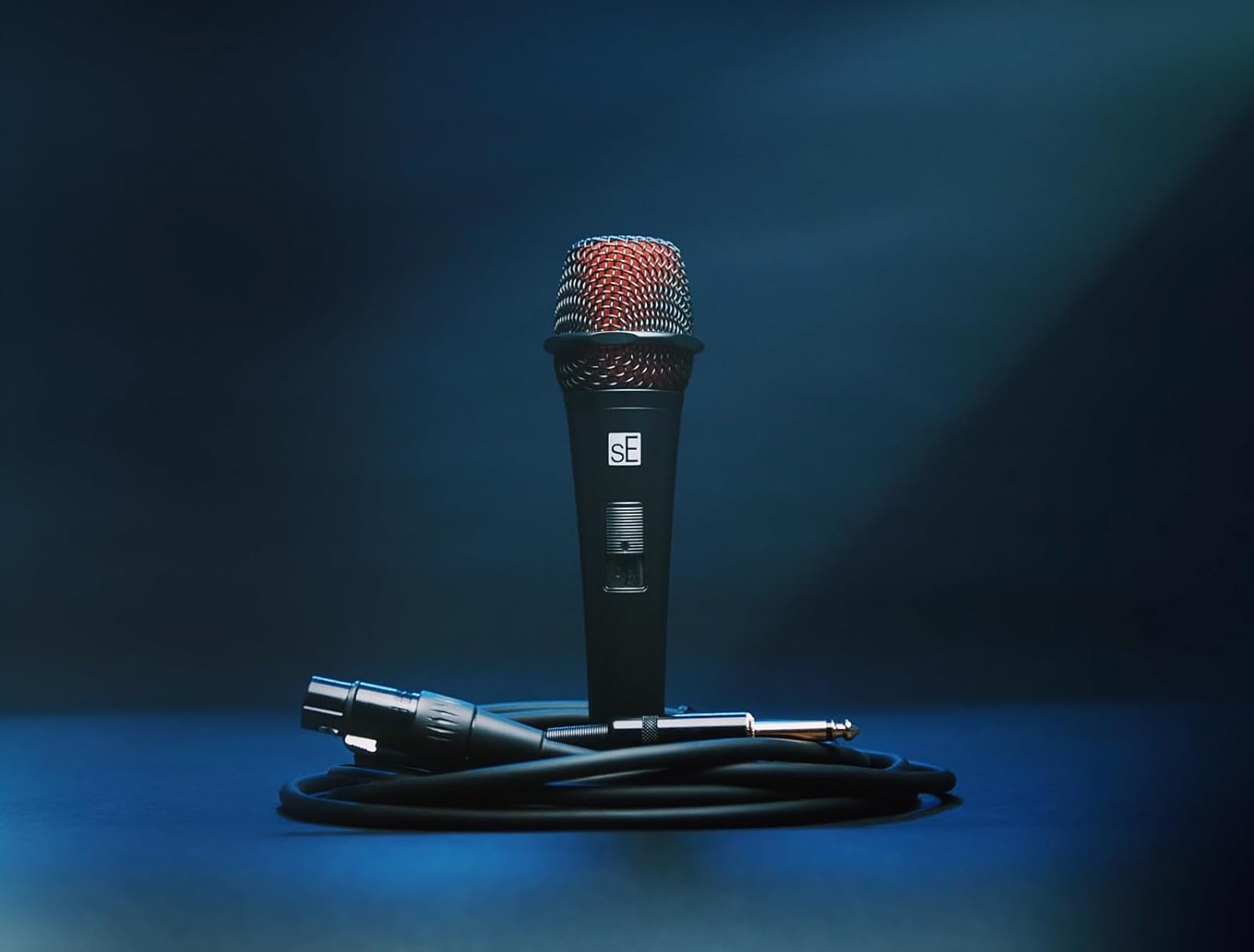 SE Electronics V2-SW-QTR Supercardioid Dynamic Handheld Microphone with On/Off Switch (Includes 15' Cable)