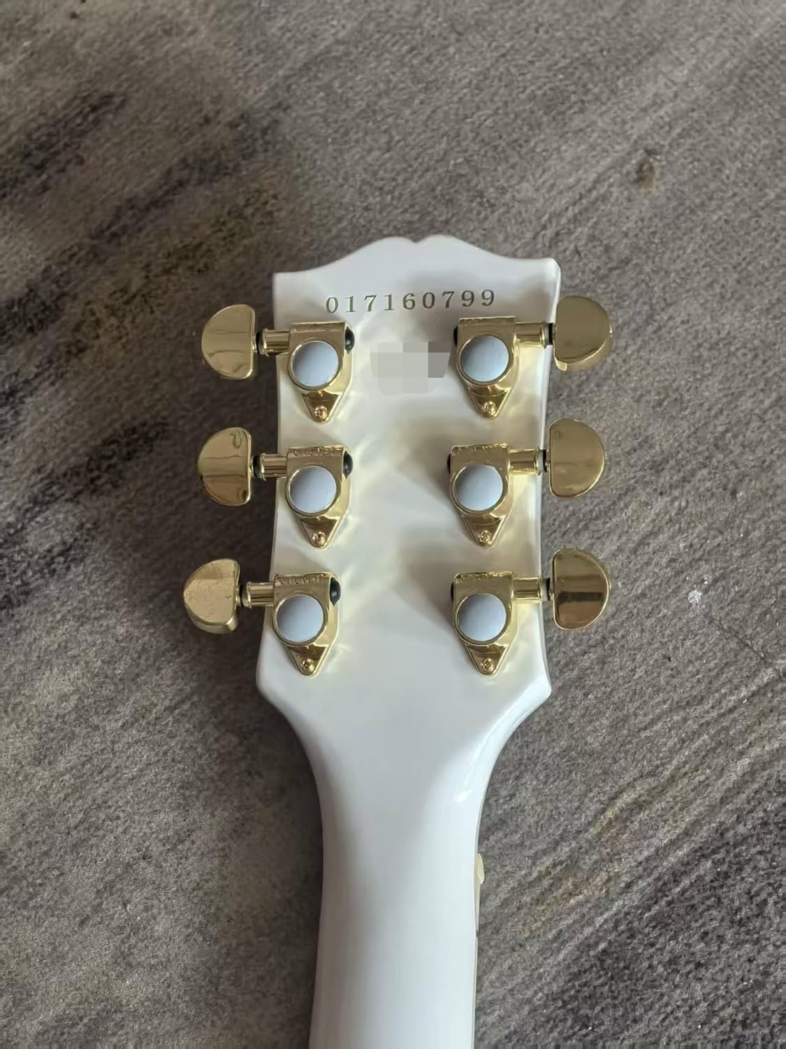 Beginner 6-String Electric Guitar Classic Single-Cutaway Body Solid Wood White Finish Gold Plated Hardware