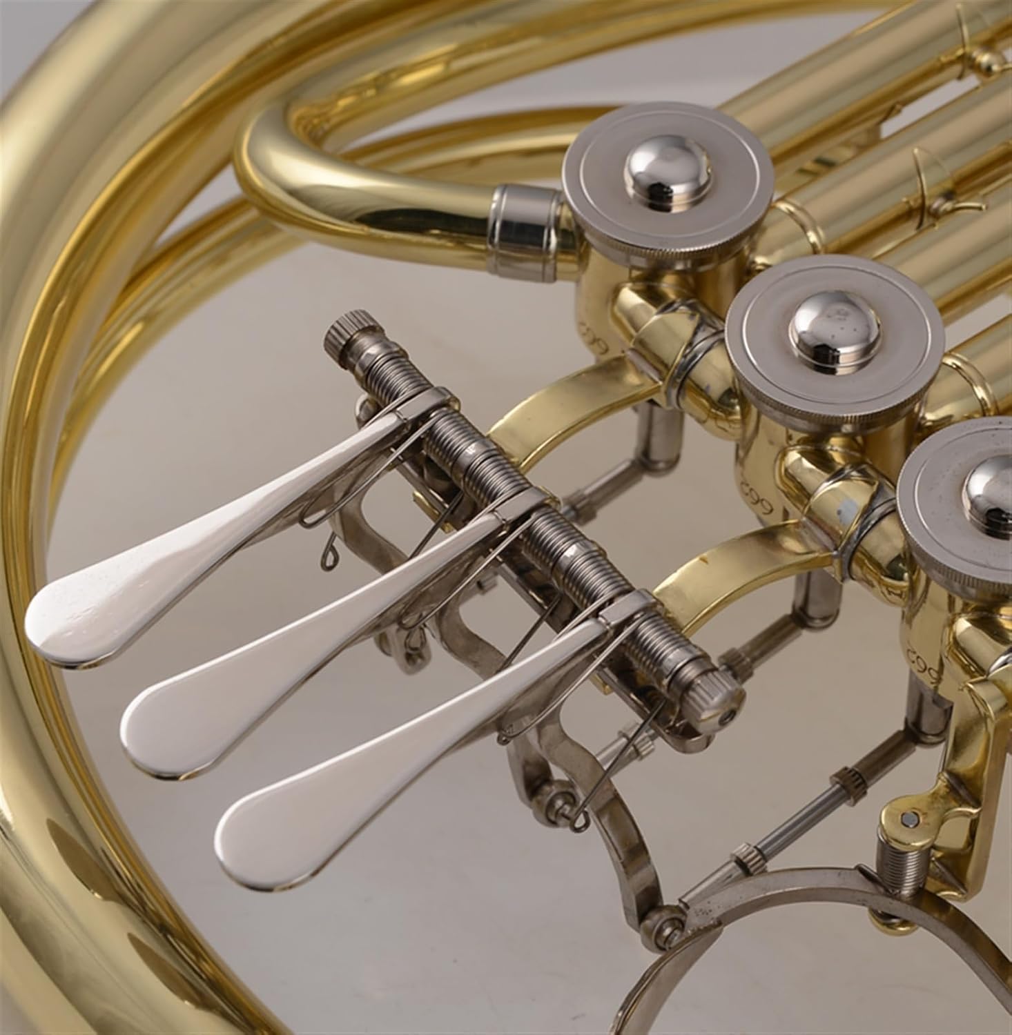 Brass French Horn Four-key Single Lacquered Gold French Horn In B Flat Adult Stage Instrument Professional Band Instrument