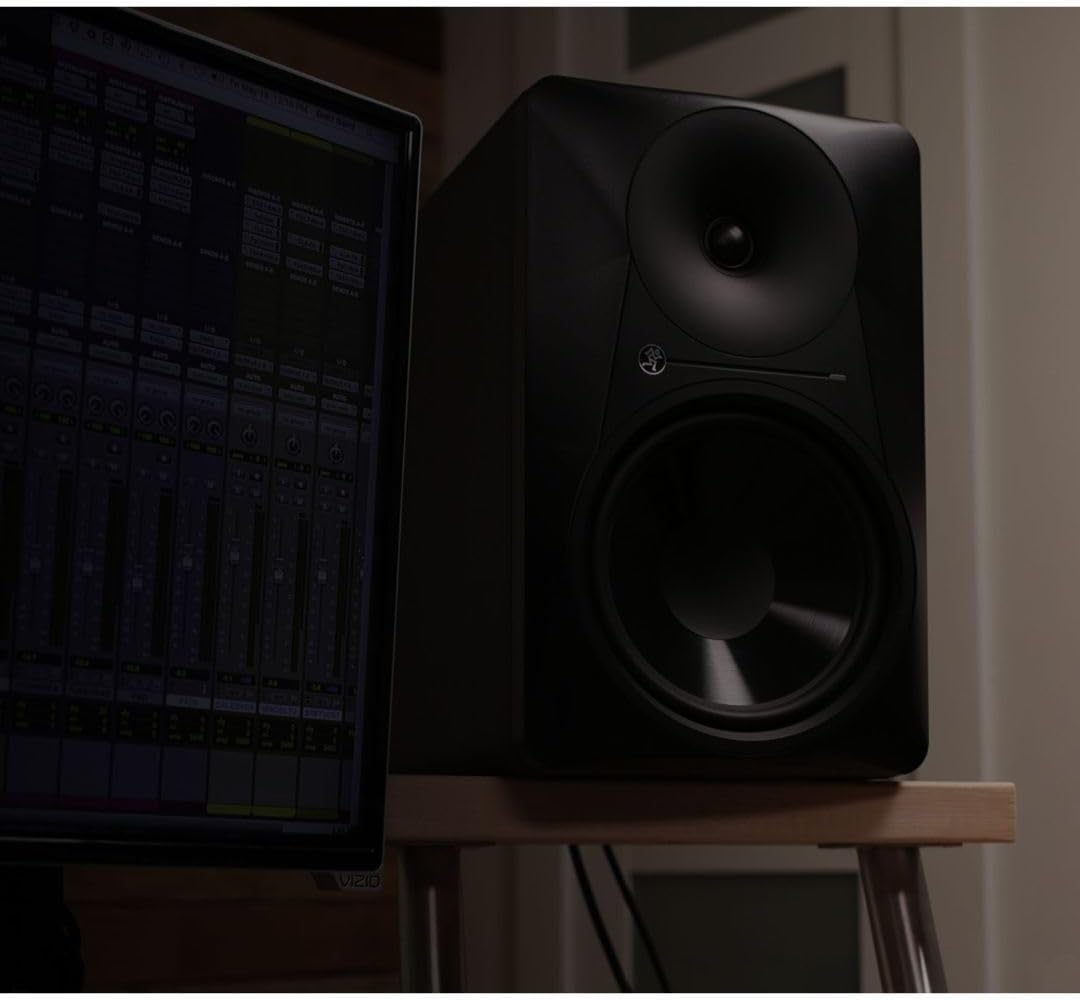 Mackie MR624 -Channel Studio Monitor