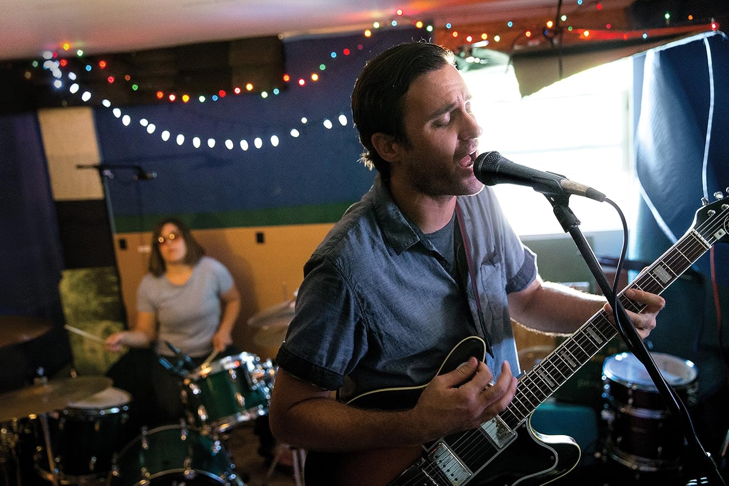 Shure PGA58 Dynamic Microphone - Handheld Mic for Vocals with Cardioid Pick-up Pattern, Discrete On/Off Switch, Stand Adapter and Zipper Pouch, No Cable (PGA58-LC)