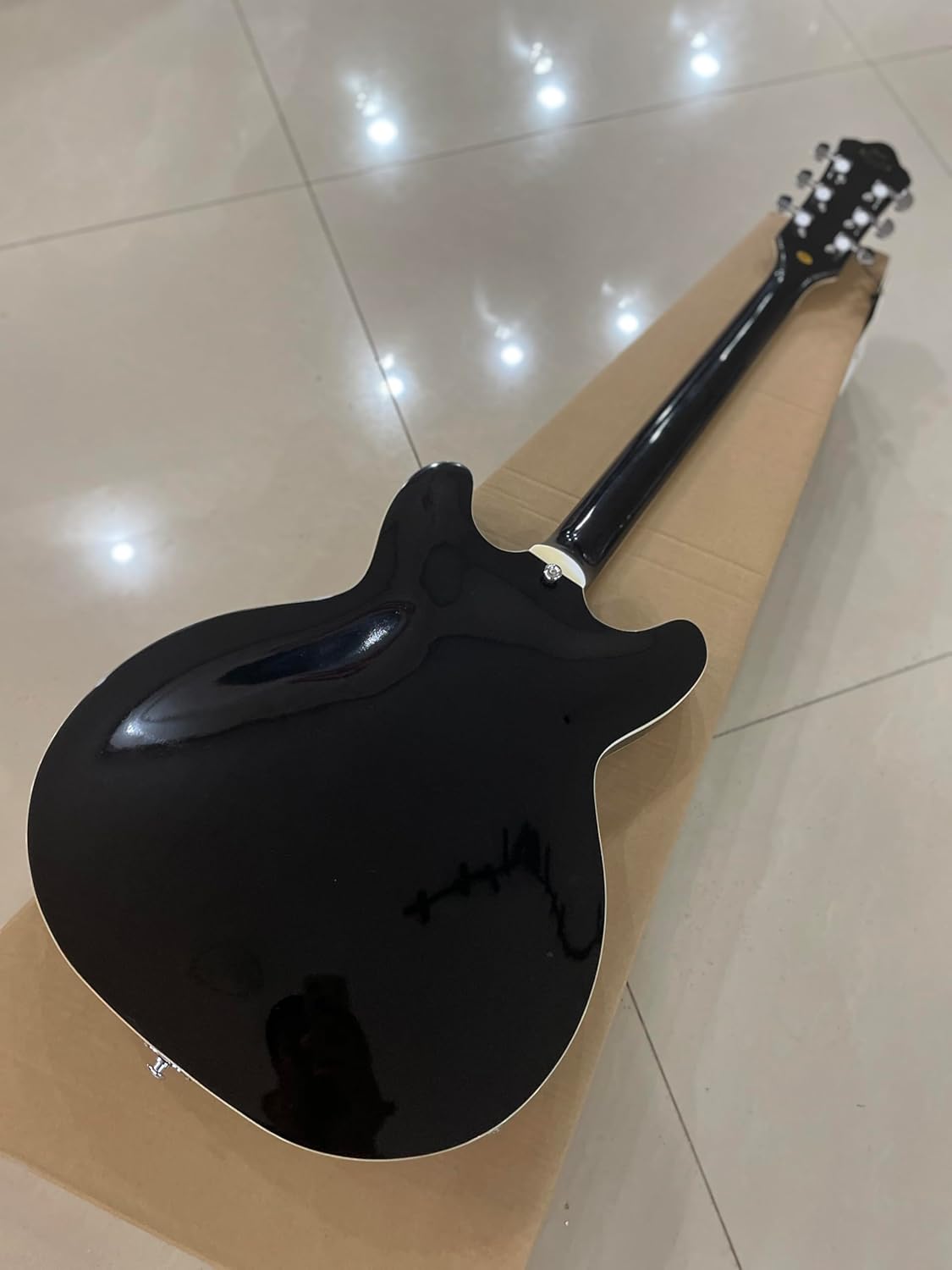 Left-handed，Semi-Hollow Electric Guitar, Black Flamed Maple Top, Chrome Hardware, F-Hole Design