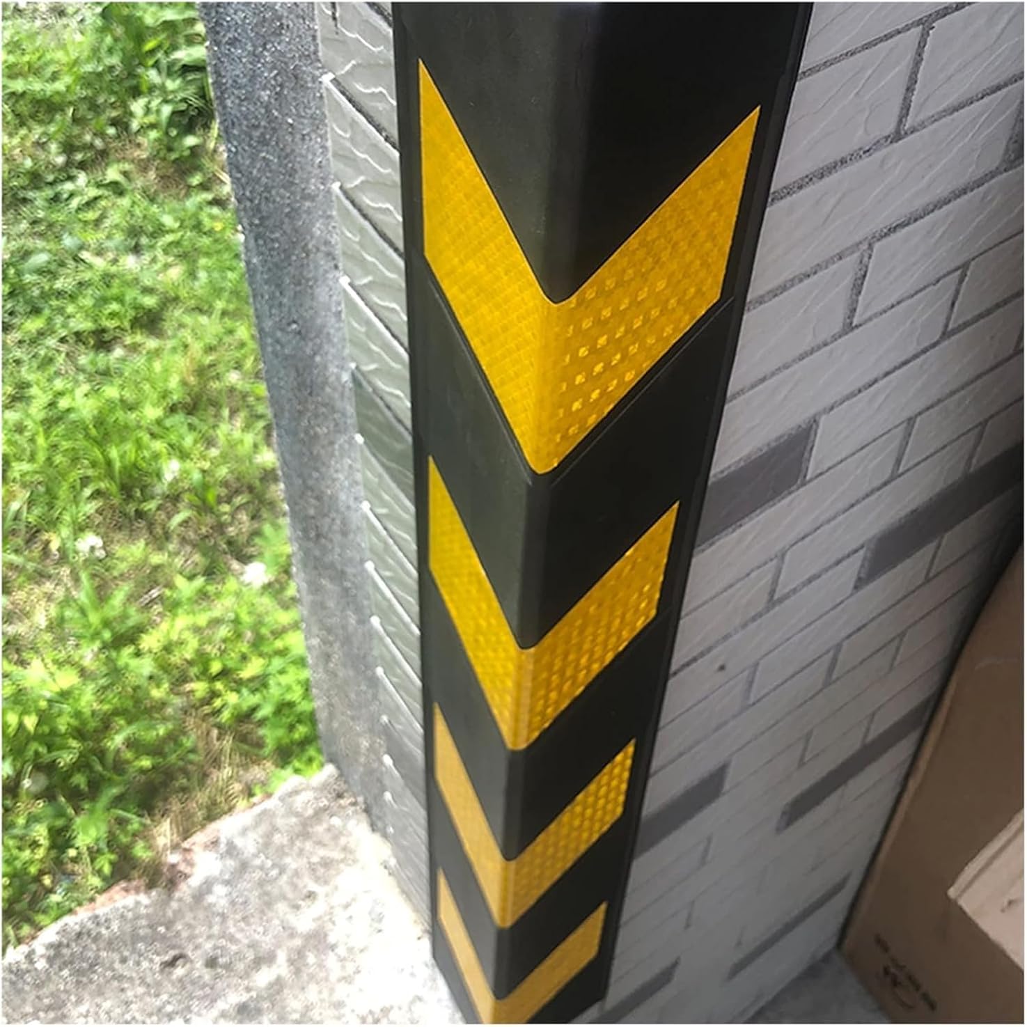 Rubber Corner Protector Car Parking Protector Wall Corner Guard for Parking Garages,0.6cm Thick Reflective Column(28pcs)