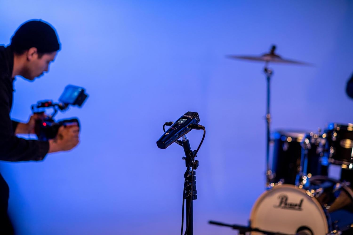 Zoom M4 MicTrak with 32-Bit Float, 4-Tracks, 2 XLR/TRS inputs, X/Y Mic Capsule, Timecode, Normalization, On-Board Monitoring, Battery Powered, Audio Interface, For Musicians, Podcasters, Videographers