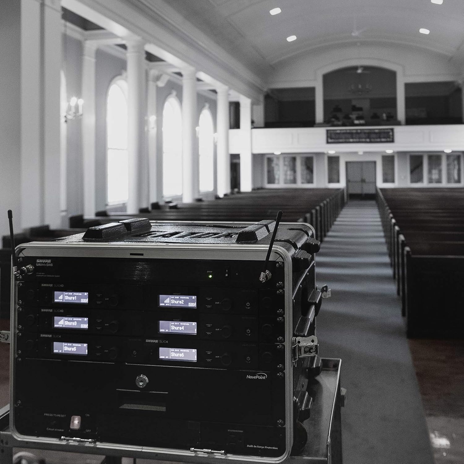 Shure SLXD14/98H Digital Wireless Microphone System - Includes SLXD1 Bodypack Transmitter with Beta 98H/C Clip-on Gooseneck Mic & SLXD4 Single Channel Rack Mount Receiver | G58 Band (SLXD14/98H-G58)