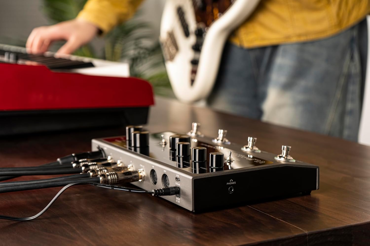 Valeton VLP-400 Multi-Track Sampler with 4 Footswitches - Two Full-Featured Loopers, Drum Machine