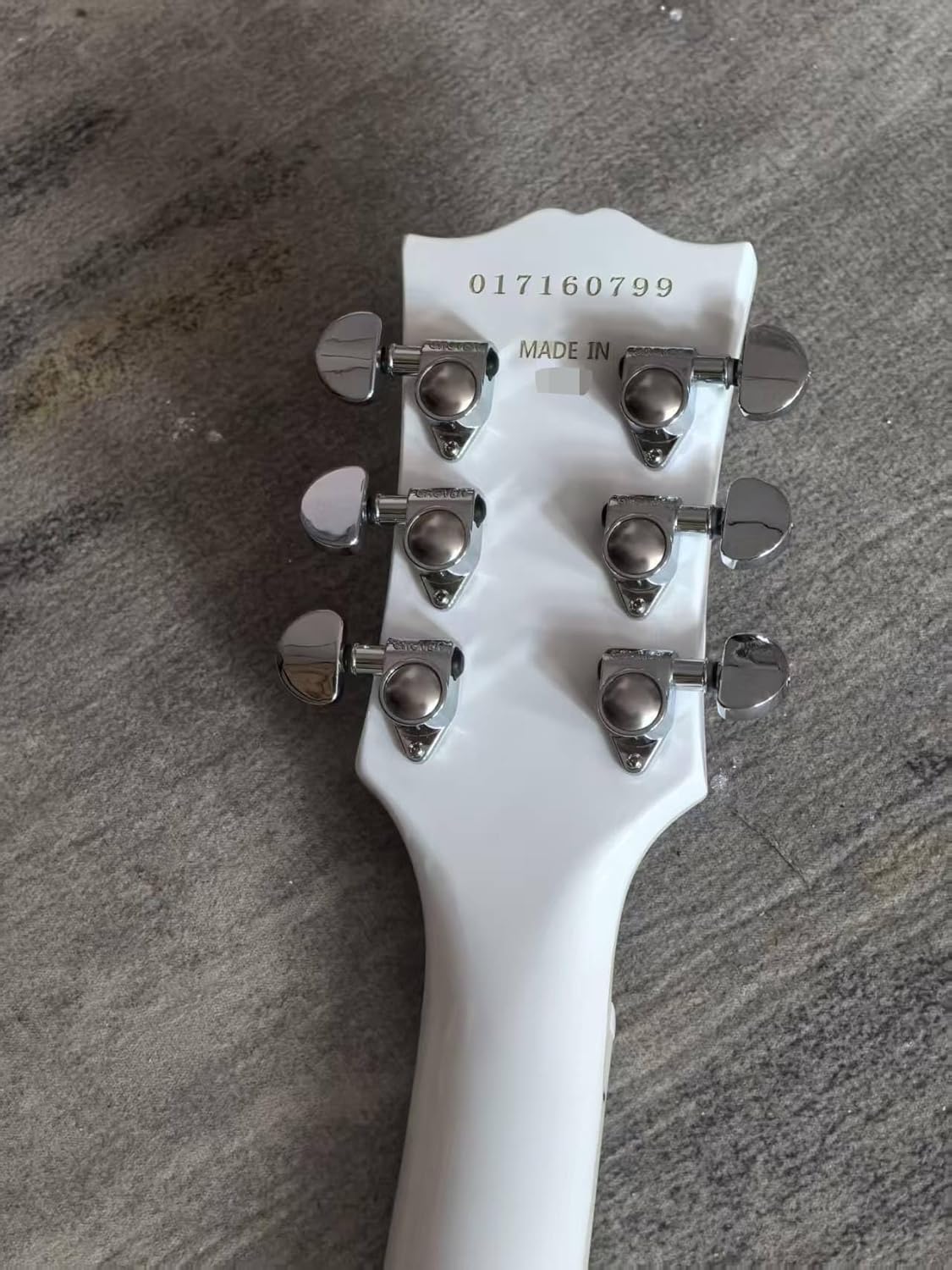 Classic Style 6-String Electric Guitar White Finish Mahogany Body & Rosewood Fretboard Passive Humbucker Pickups