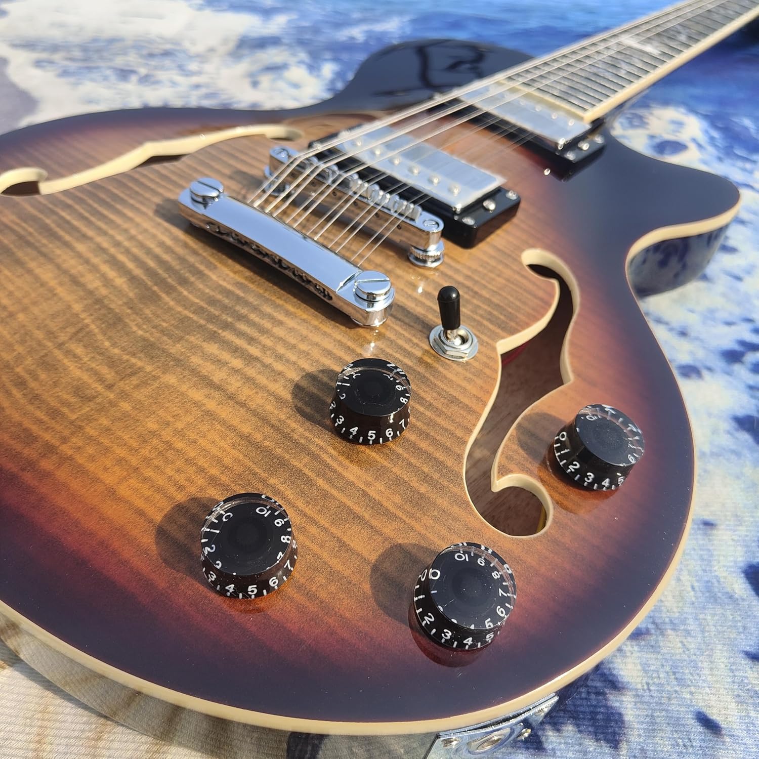 Electric Guitar, Semi-Hollow Body, Flamed Maple Top，12-string