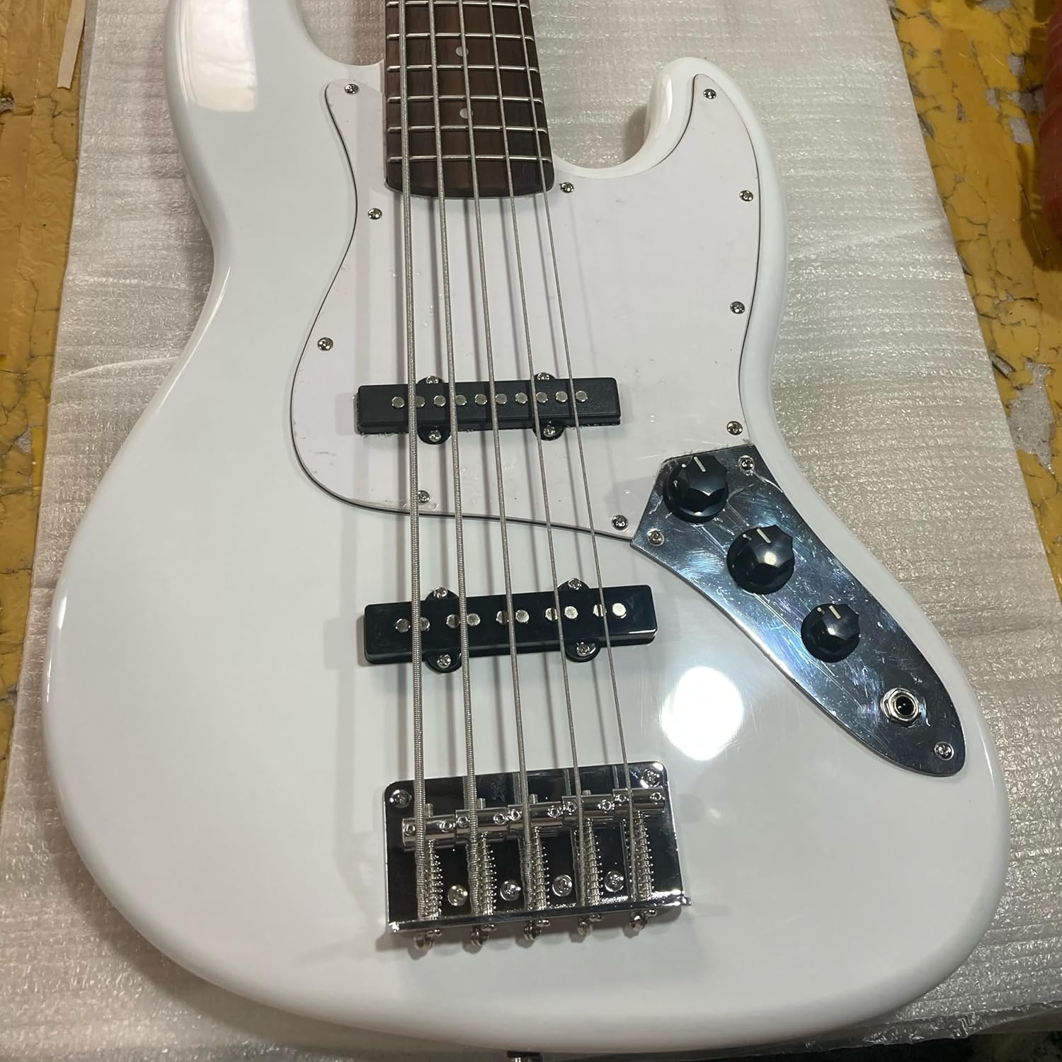 Custom White 5 Strings Bass Electric Guitar Basswood Body Chrome Hardware Glossy Finish