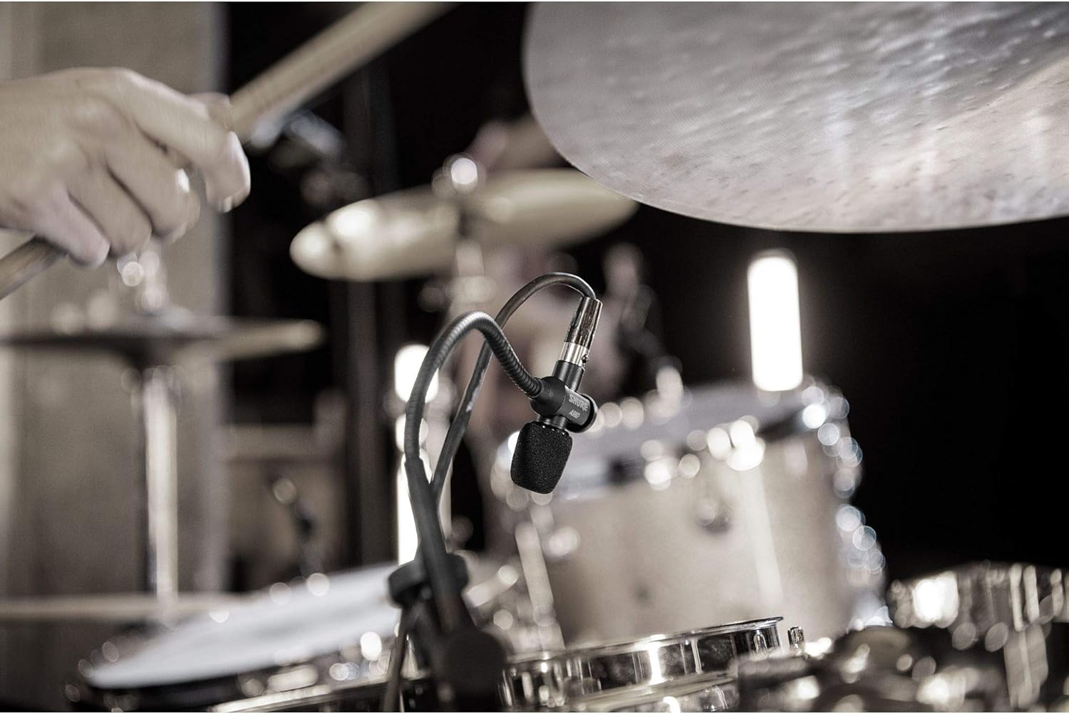 Shure BETA 98AD/C Drum Microphone - Miniature Cardioid Condenser Mic with RPM626 in-Line Preamplifier, A98D Drum Mount for Secure Placement and C98D 15' Cable - Ideal for Snares, Toms and Percussion