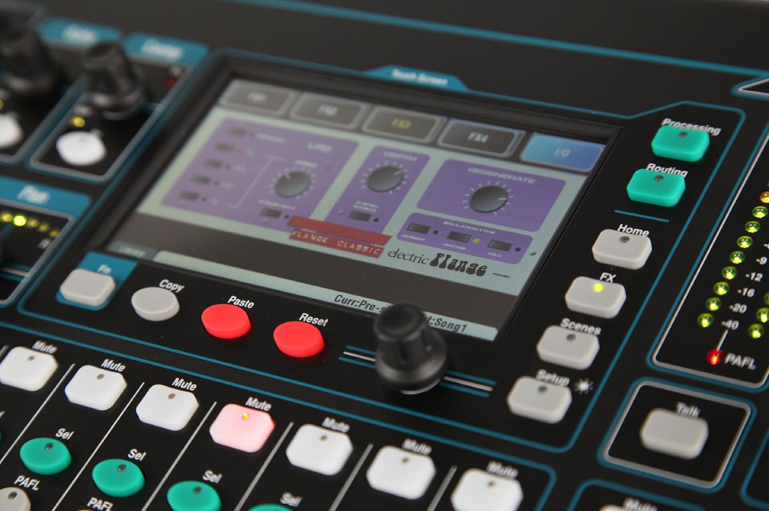 Allen & Heath Qu-16 Rack Mountable Digital Mixer for Live, Studio and Installation