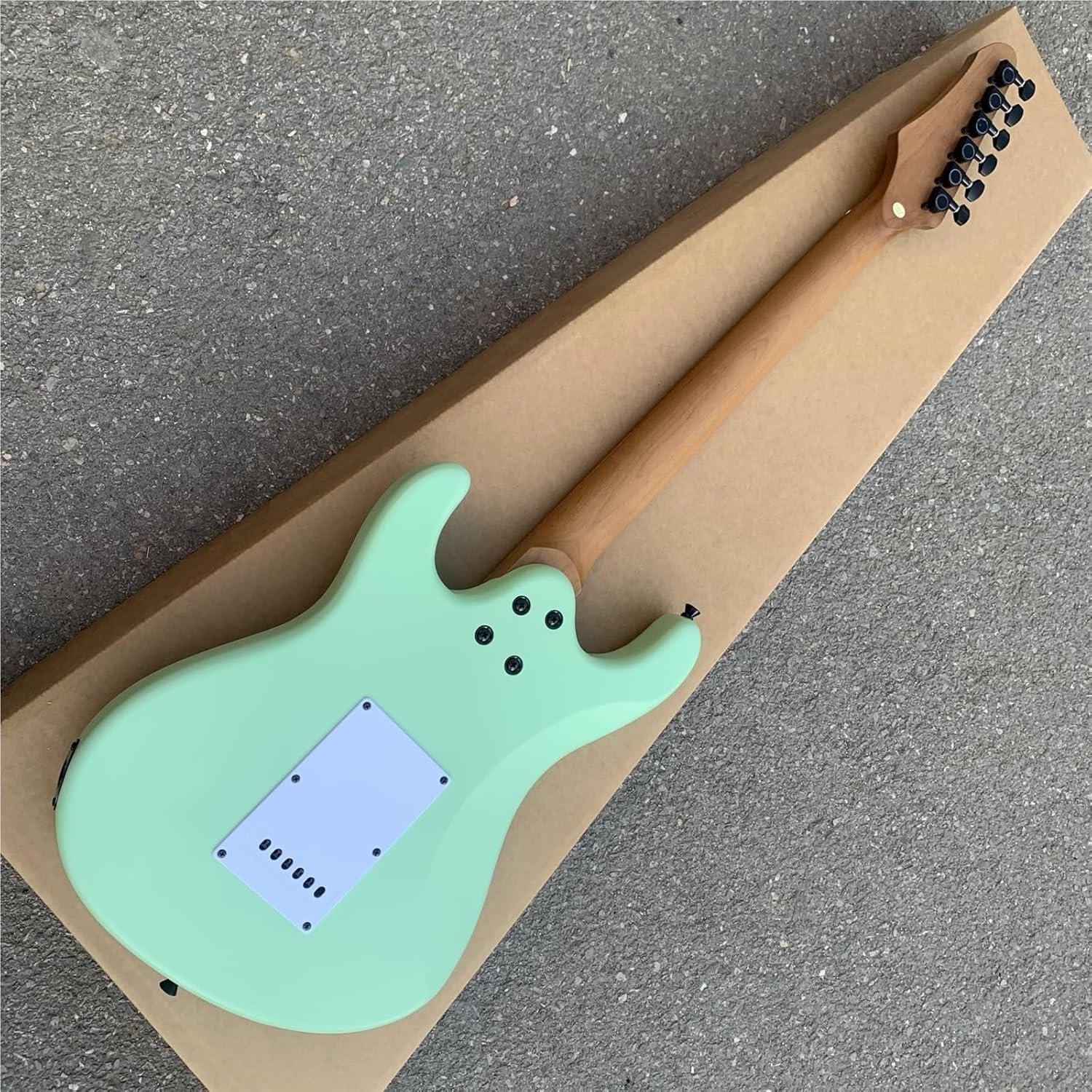 Beginner Electric Guitar Kits Professional SSH Green Charcoal Grilled Maple Solid Wood Electric Guitar