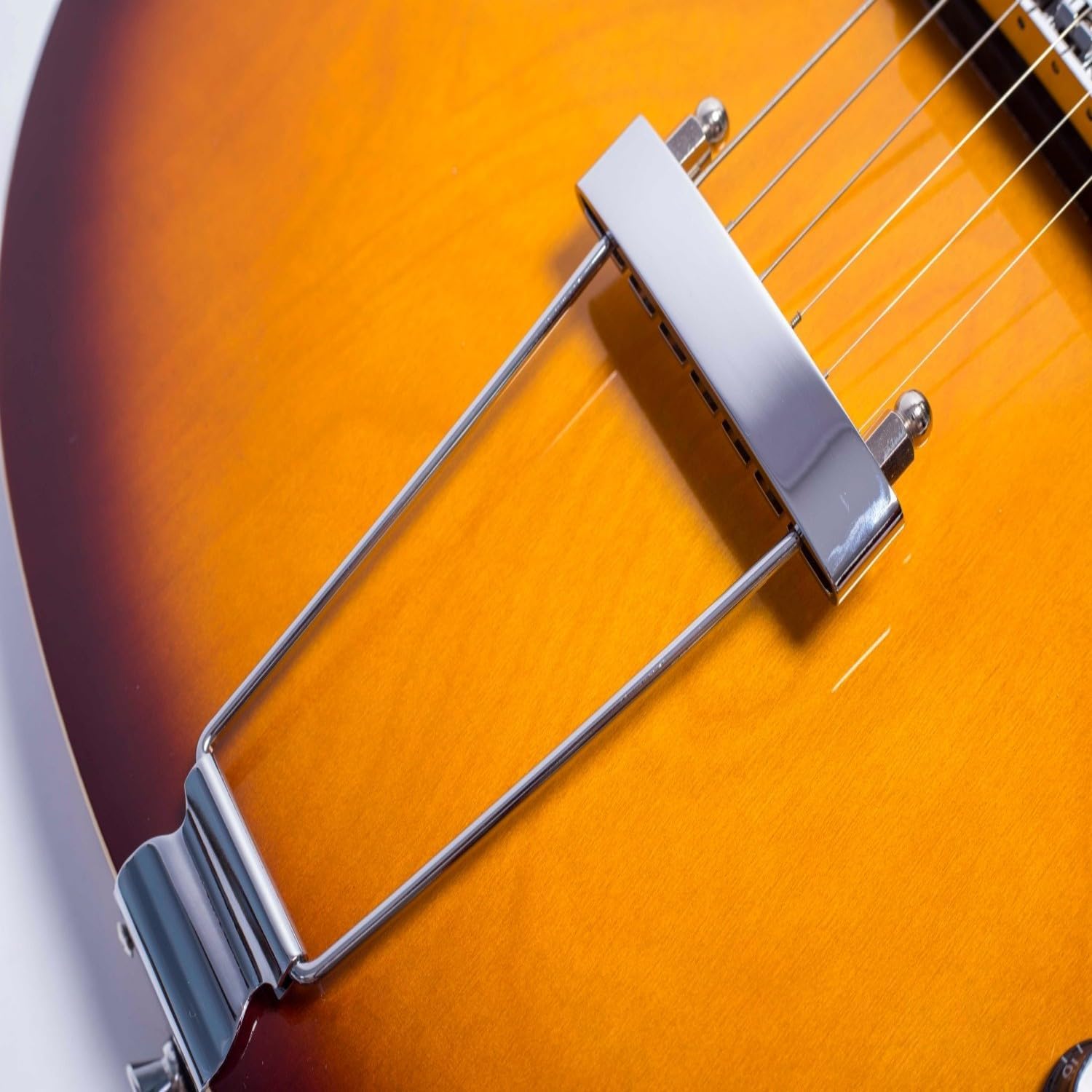 Jazz Hollow Body Electric Guitar, Peach Blossom Wood Guitar Body, Stainless Steel, 22 Frets, Alnico V Humbucking Pickup Electric Guitars Three Color Optional, F-Hole Electric Guitar(GTZT-01-VS)